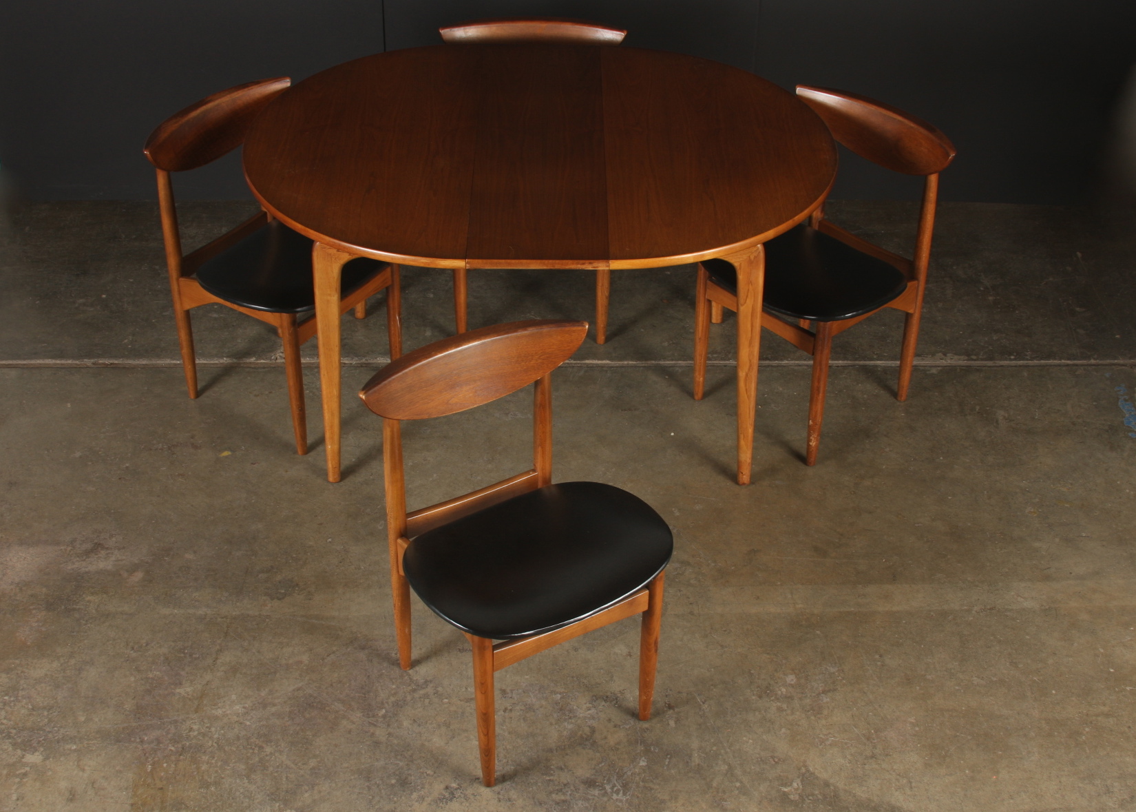 Lane Co. Mid-century Modern Dining Table and Four Chairs