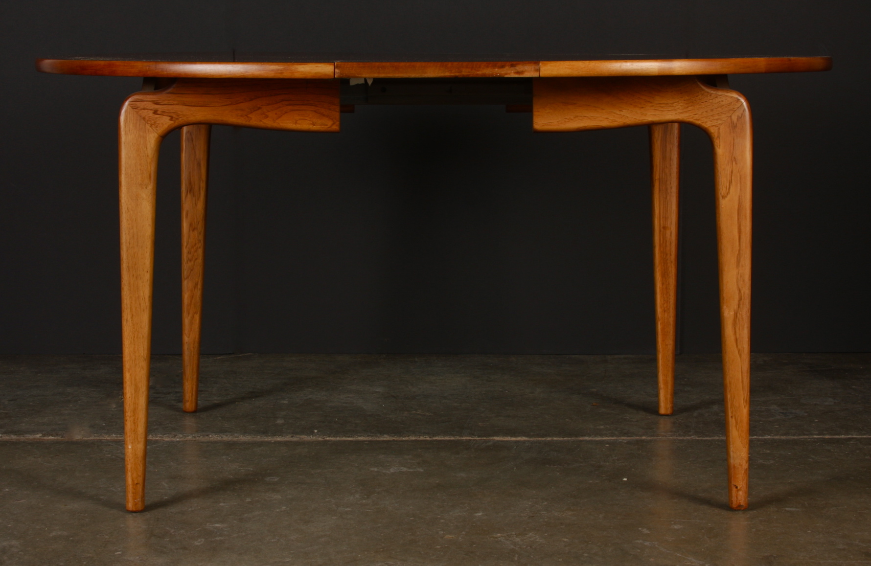 Lane Co. Mid-century Modern Dining Table and Four Chairs