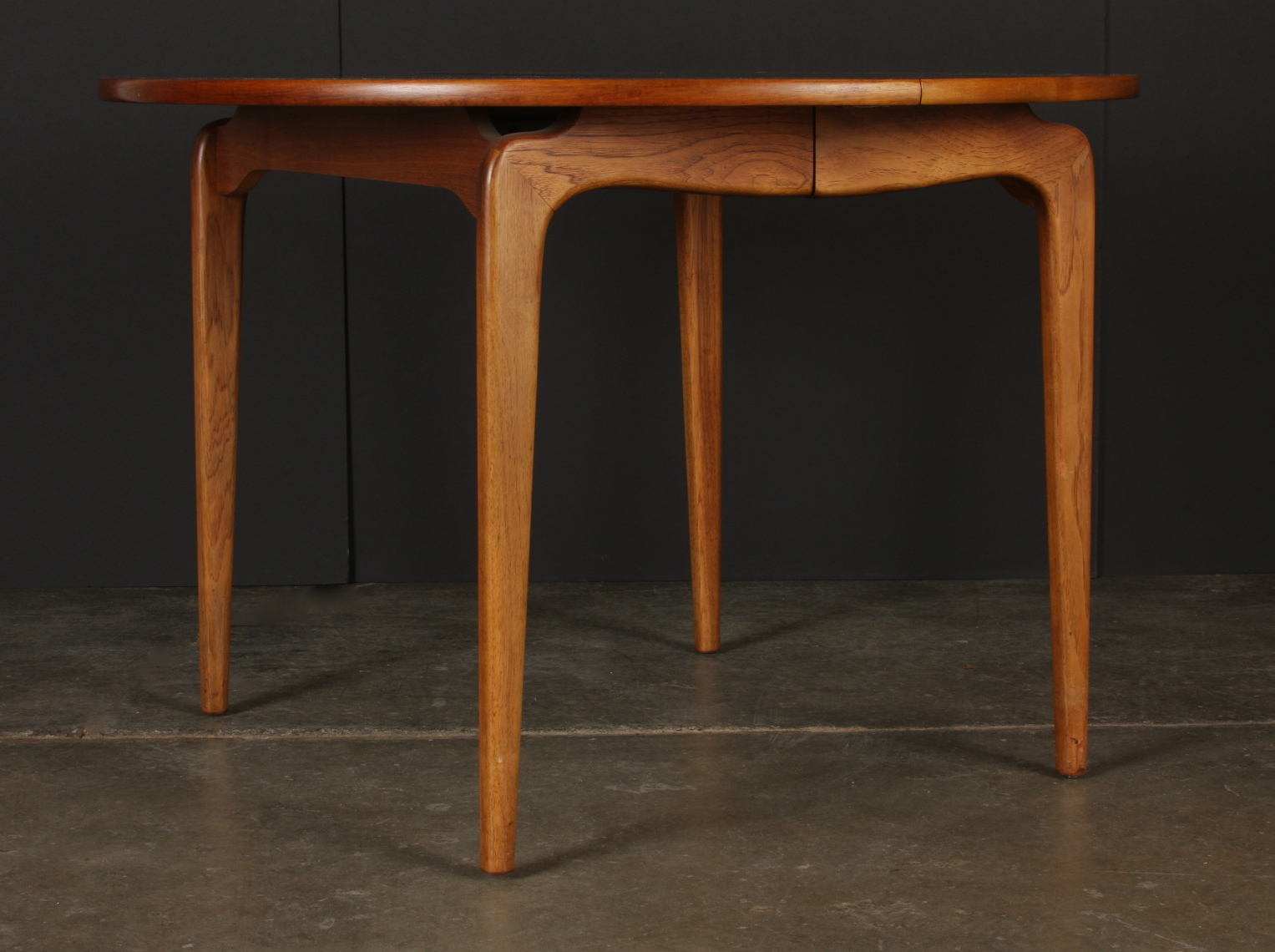 Lane Co. Mid-century Modern Dining Table and Four Chairs