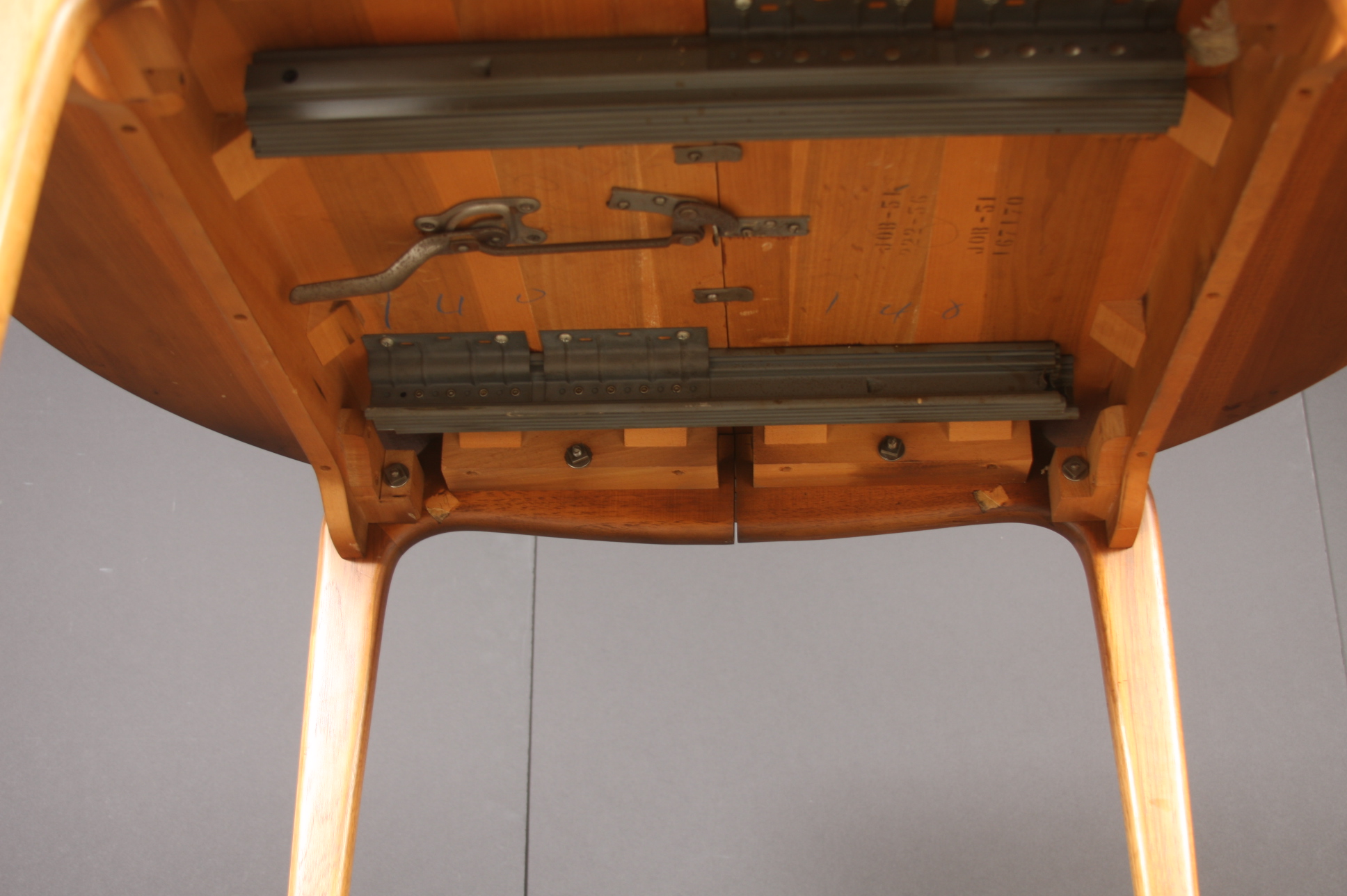 Lane Co. Mid-century Modern Dining Table and Four Chairs