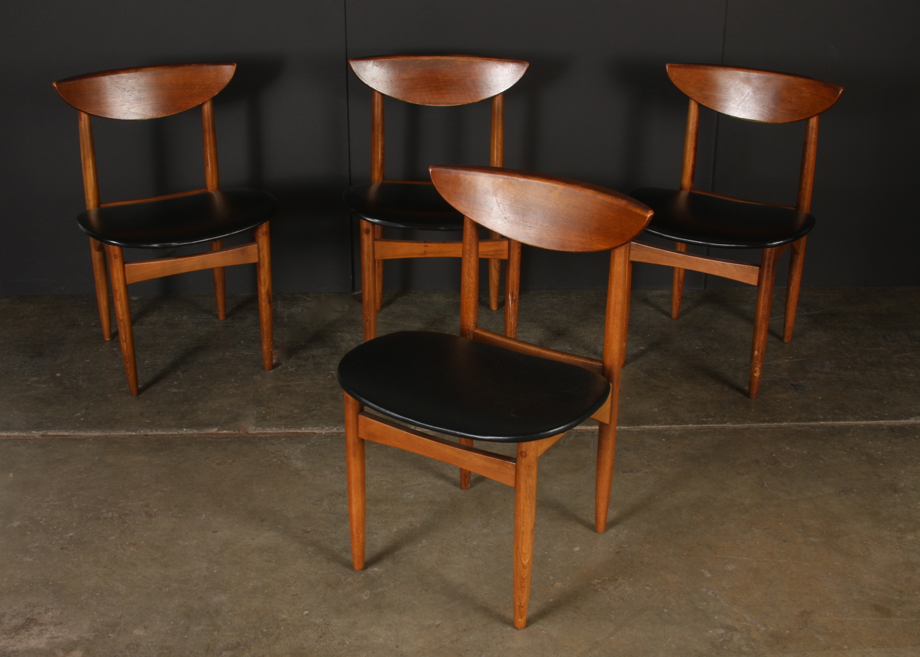 Lane Co. Mid-century Modern Dining Table and Four Chairs