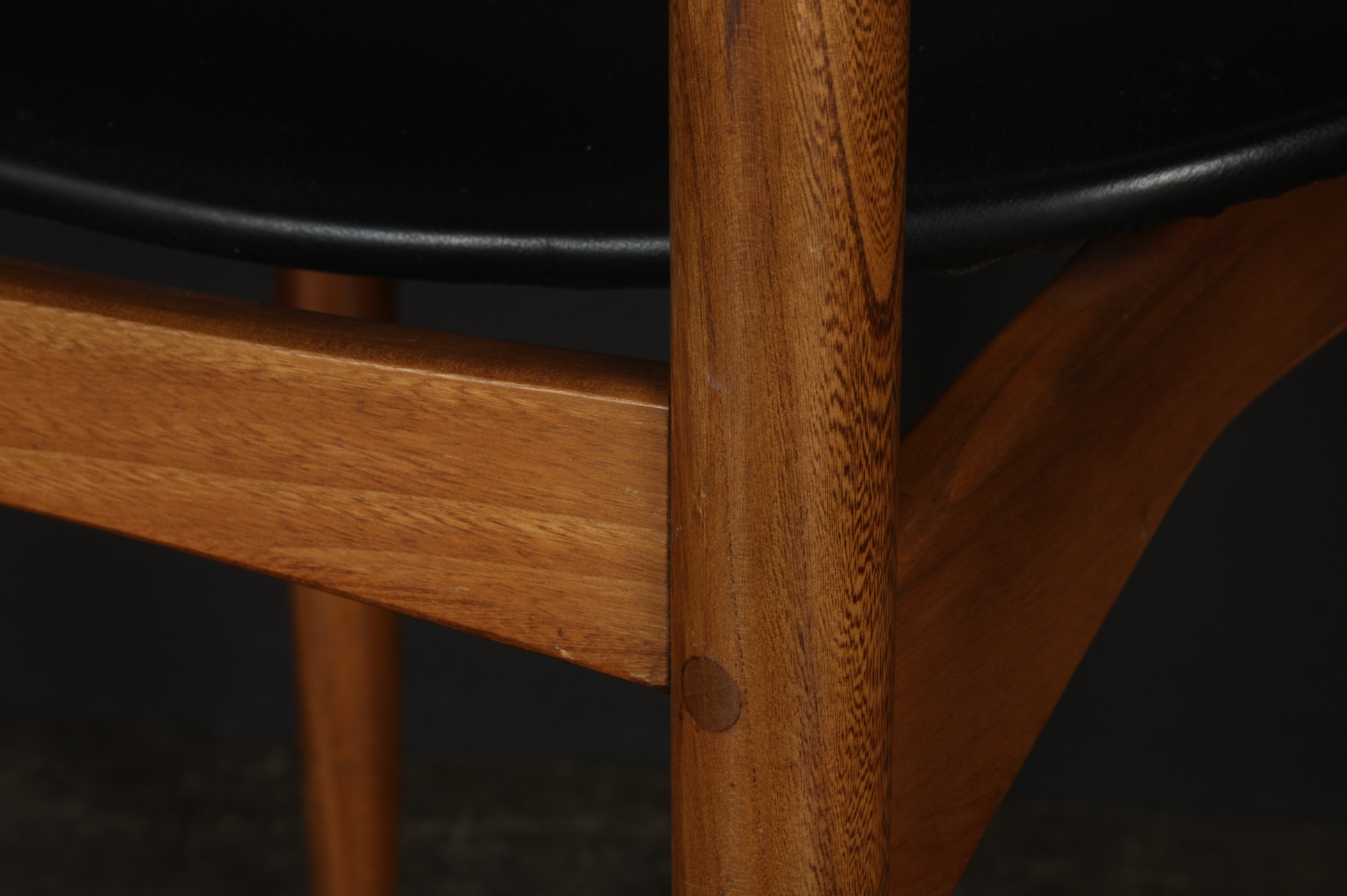 Lane Co. Mid-century Modern Dining Table and Four Chairs