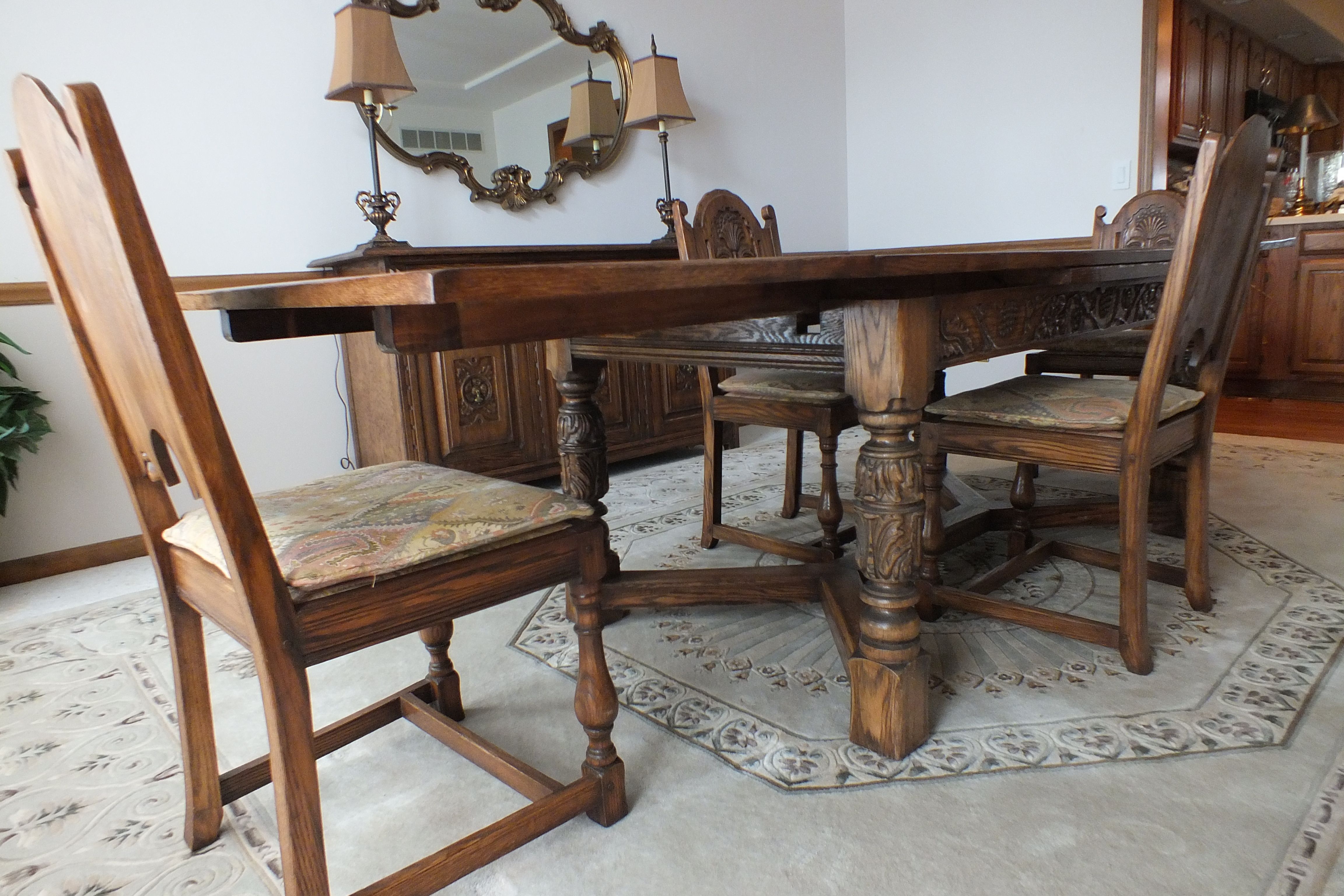 Jamestown Lounge Feudal Oak Dining set