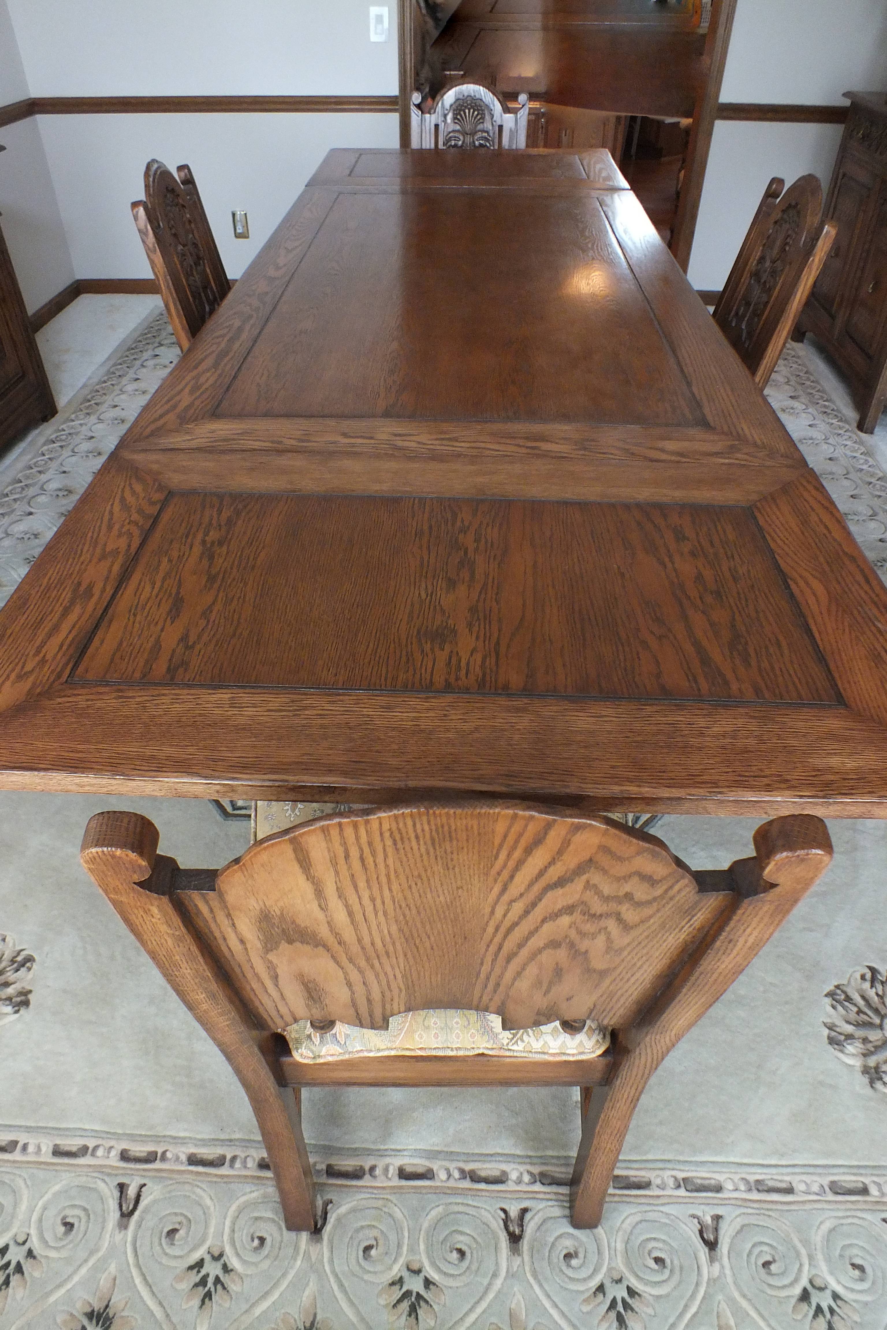 Jamestown Lounge Feudal Oak Dining set