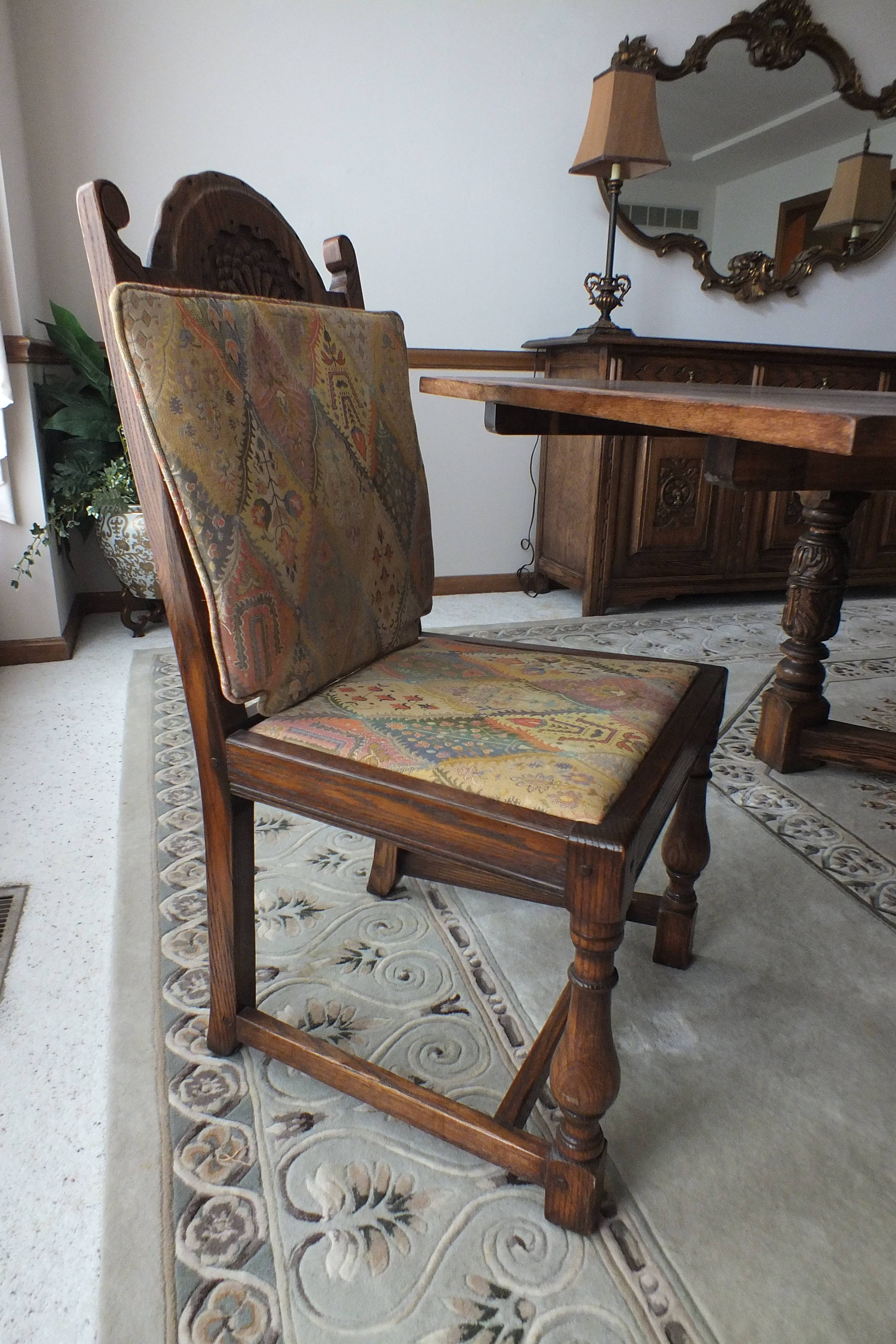 Jamestown Lounge Feudal Oak Dining set