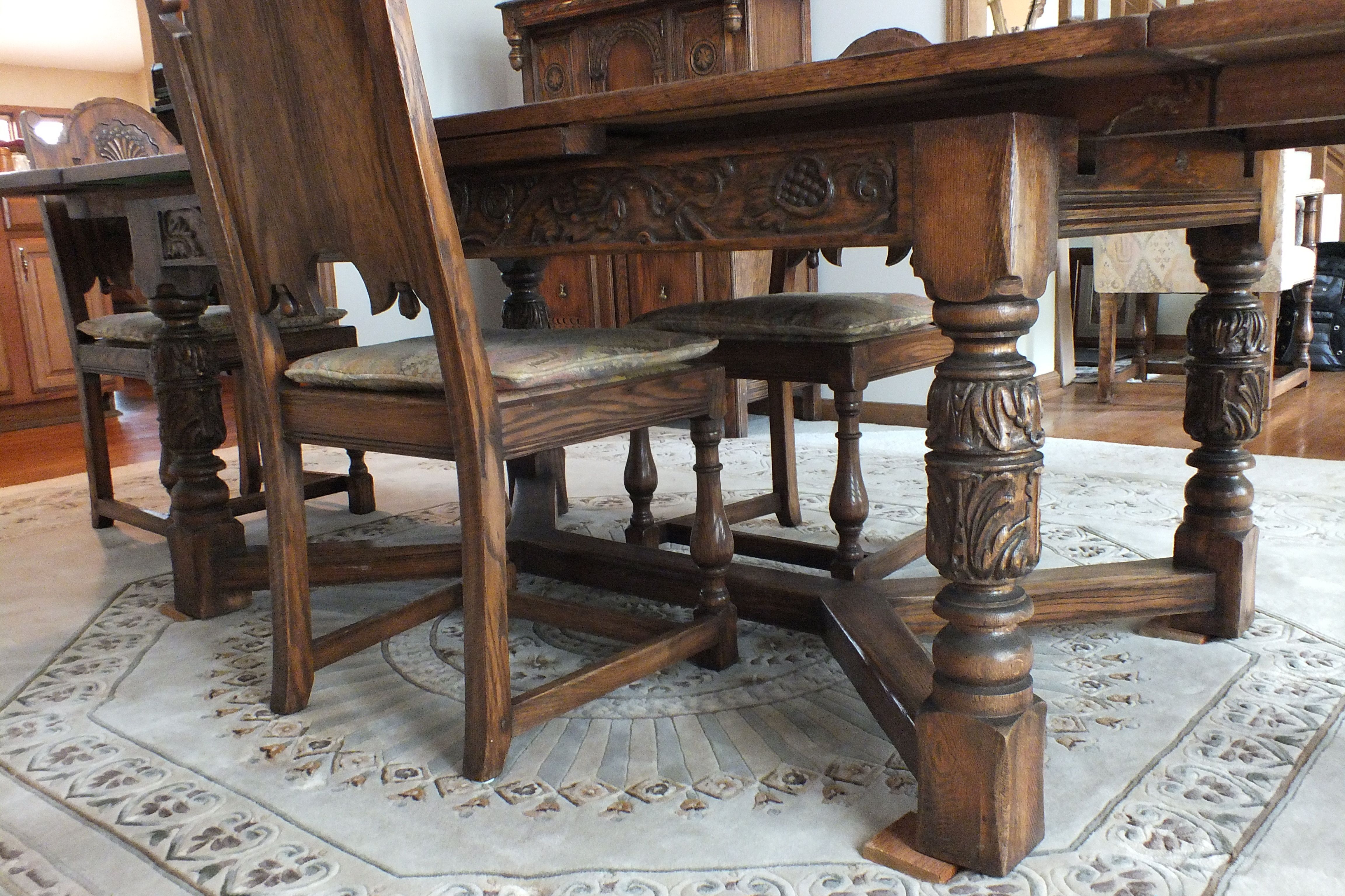Jamestown Lounge Feudal Oak Dining set