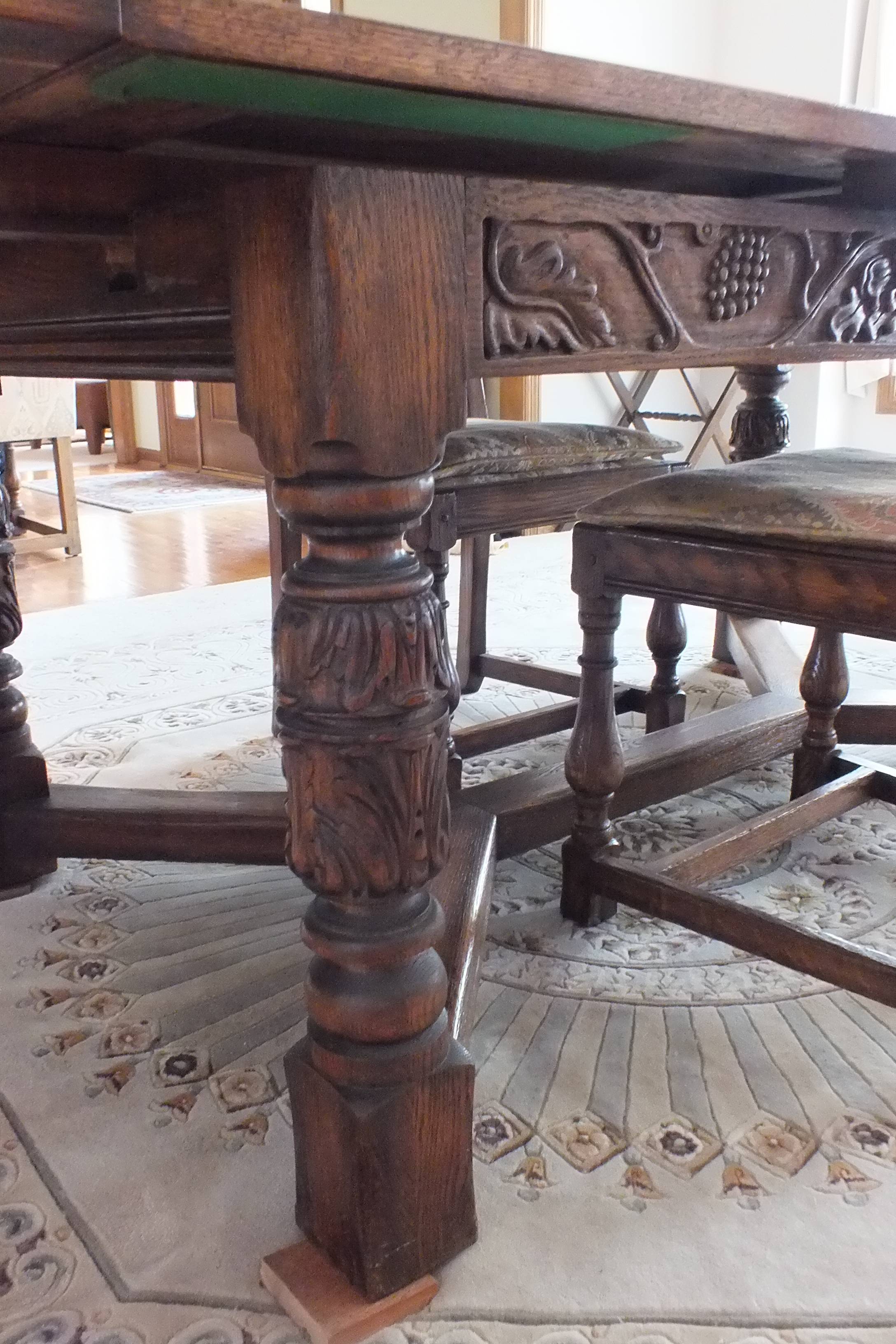 Jamestown Lounge Feudal Oak Dining set