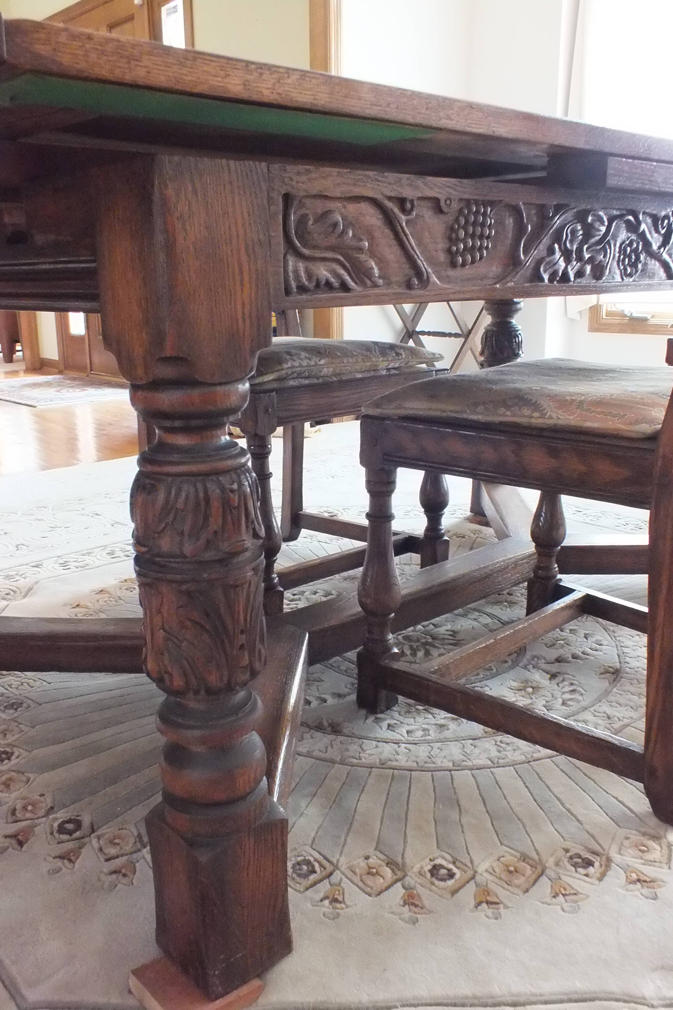 Jamestown Lounge Feudal Oak Dining set