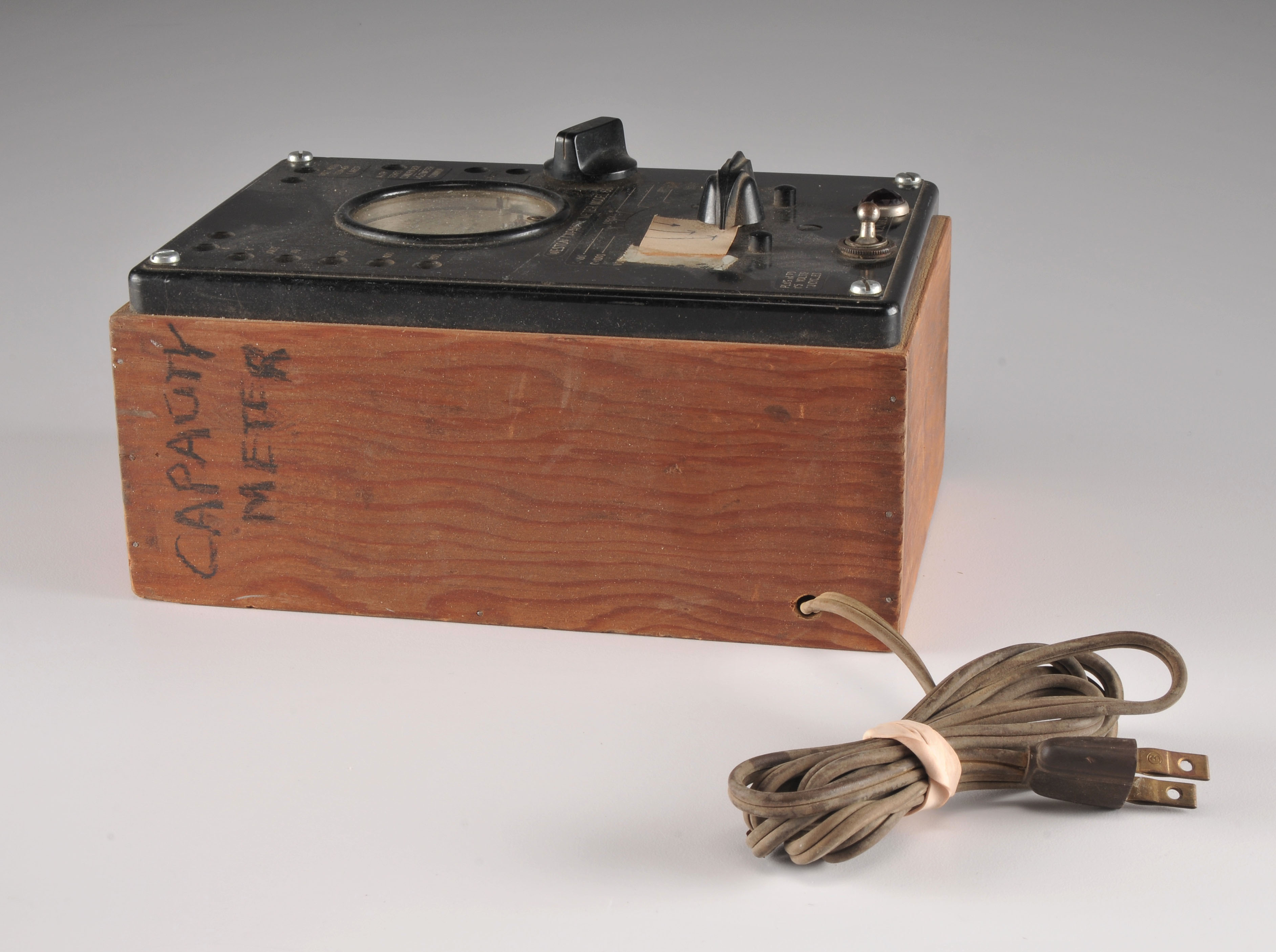 Weston Electrical Instrument Corp. Model 664 Capacity Meter