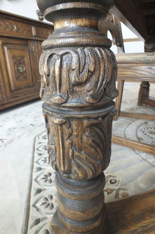 Jamestown Lounge Feudal Oak Dining set