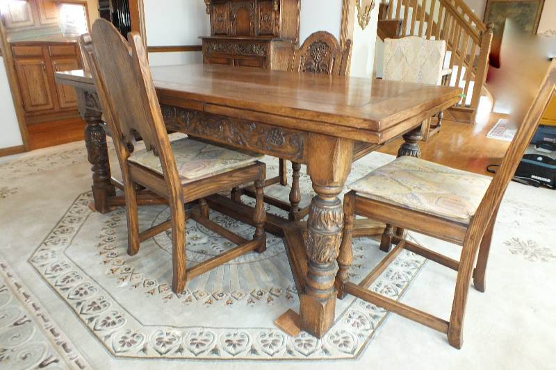 Jamestown Lounge Feudal Oak Dining set