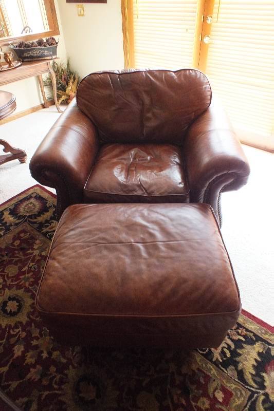  Sofa Express Leather Club Chair and Ottoman