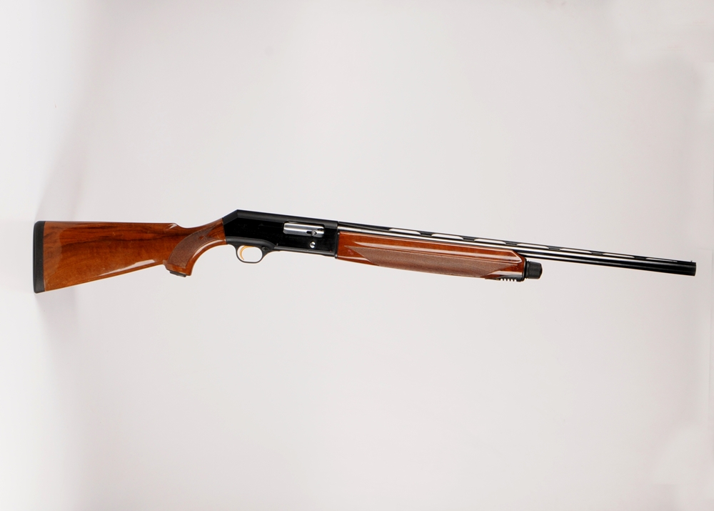 Beretta semi-automatic 12 gauge shotgun. Model AL 390 Silver Mallard