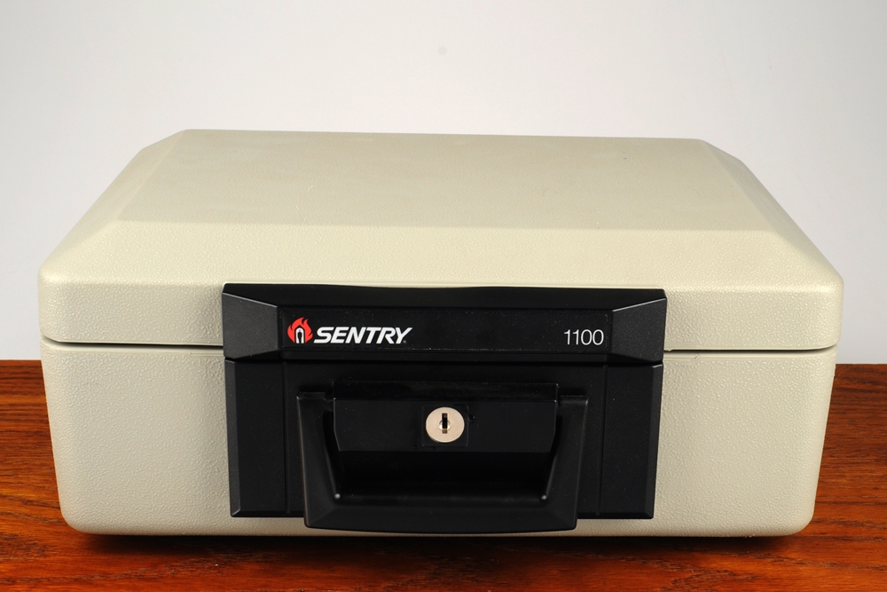 Sentry Model 1100 Fire safe keepsake box.
