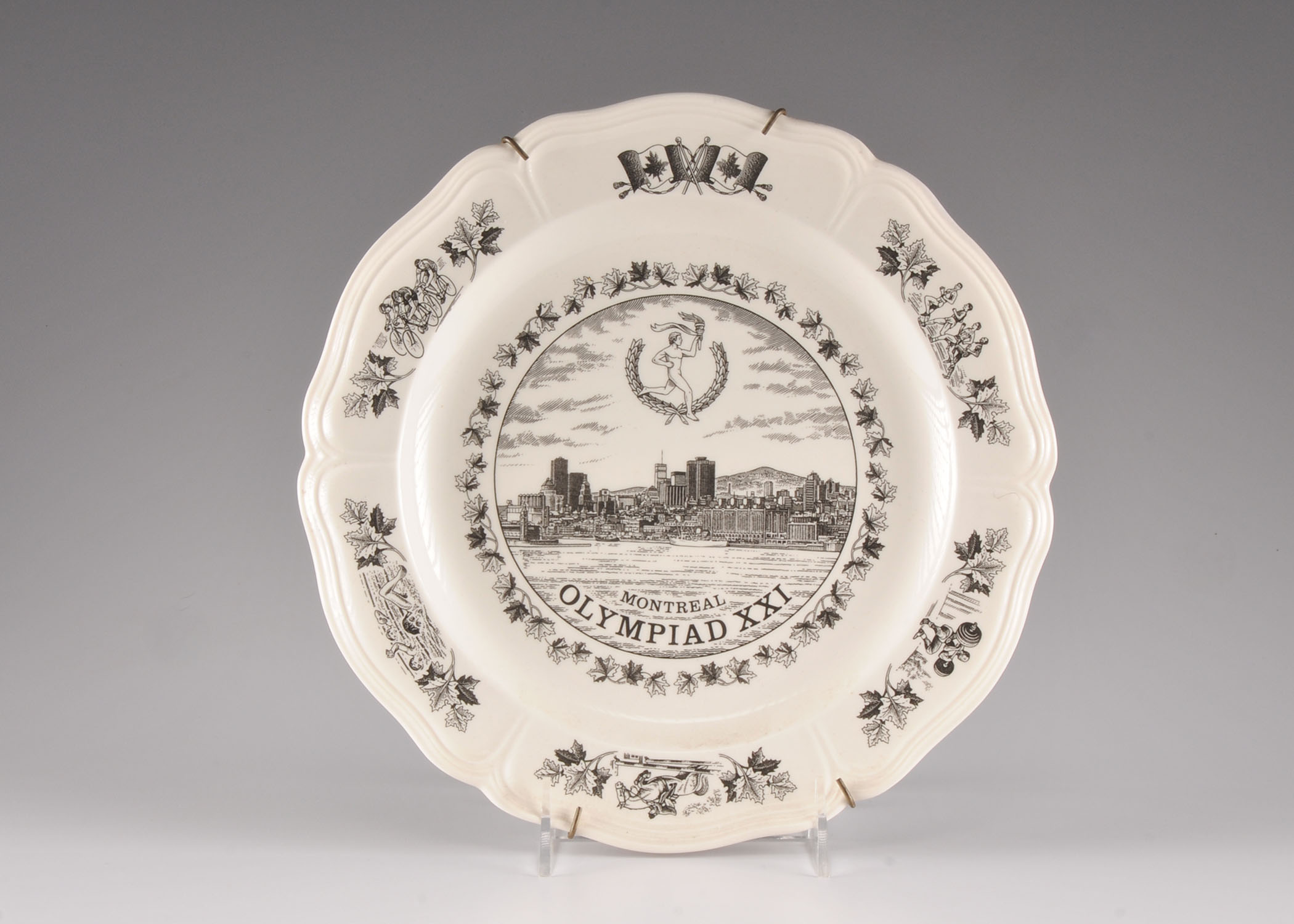 1976 Wedgwood Commemorative Plate of "XXI Olympiad in Montreal Canada" 