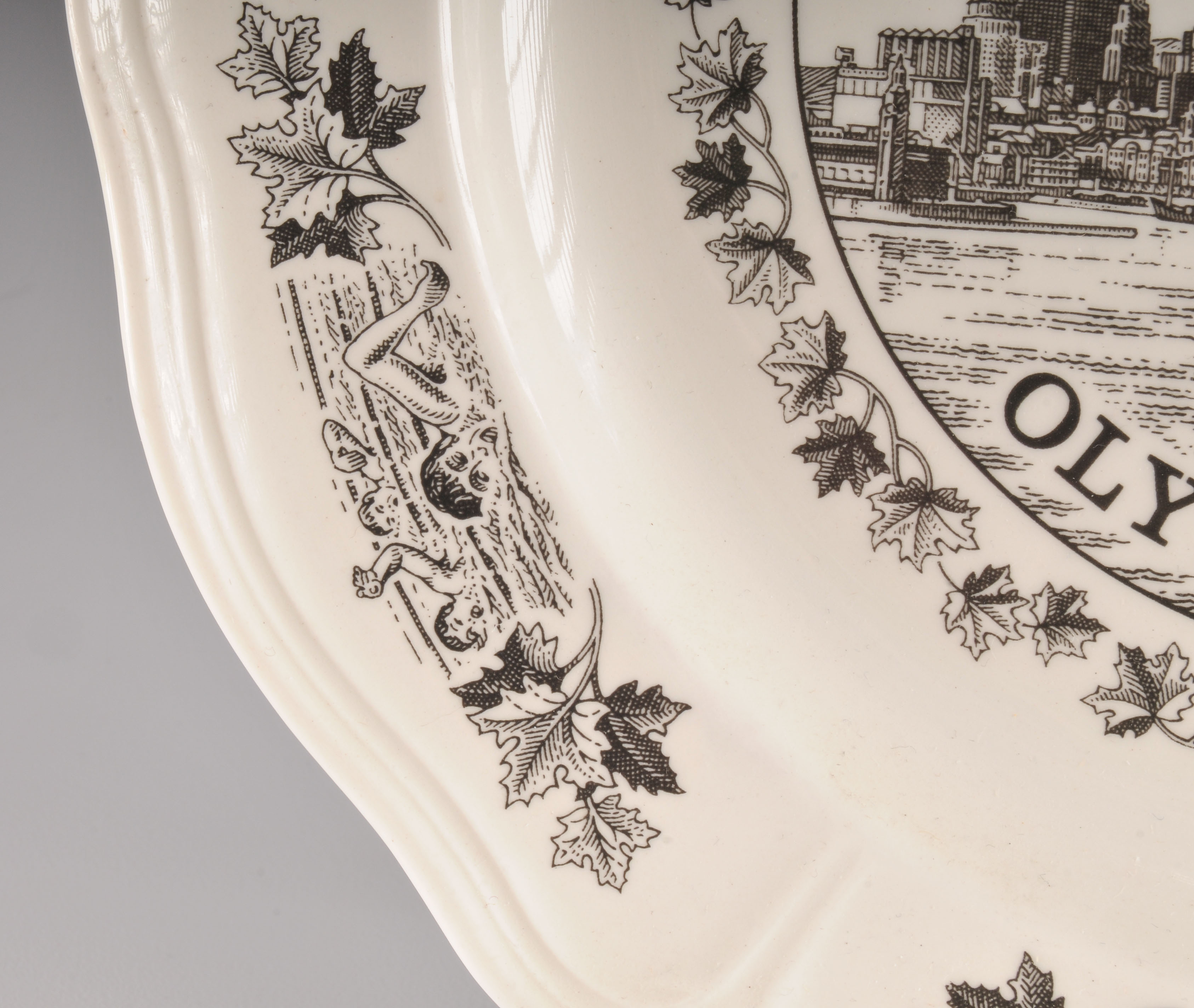 1976 Wedgwood Commemorative Plate of "XXI Olympiad in Montreal Canada" 