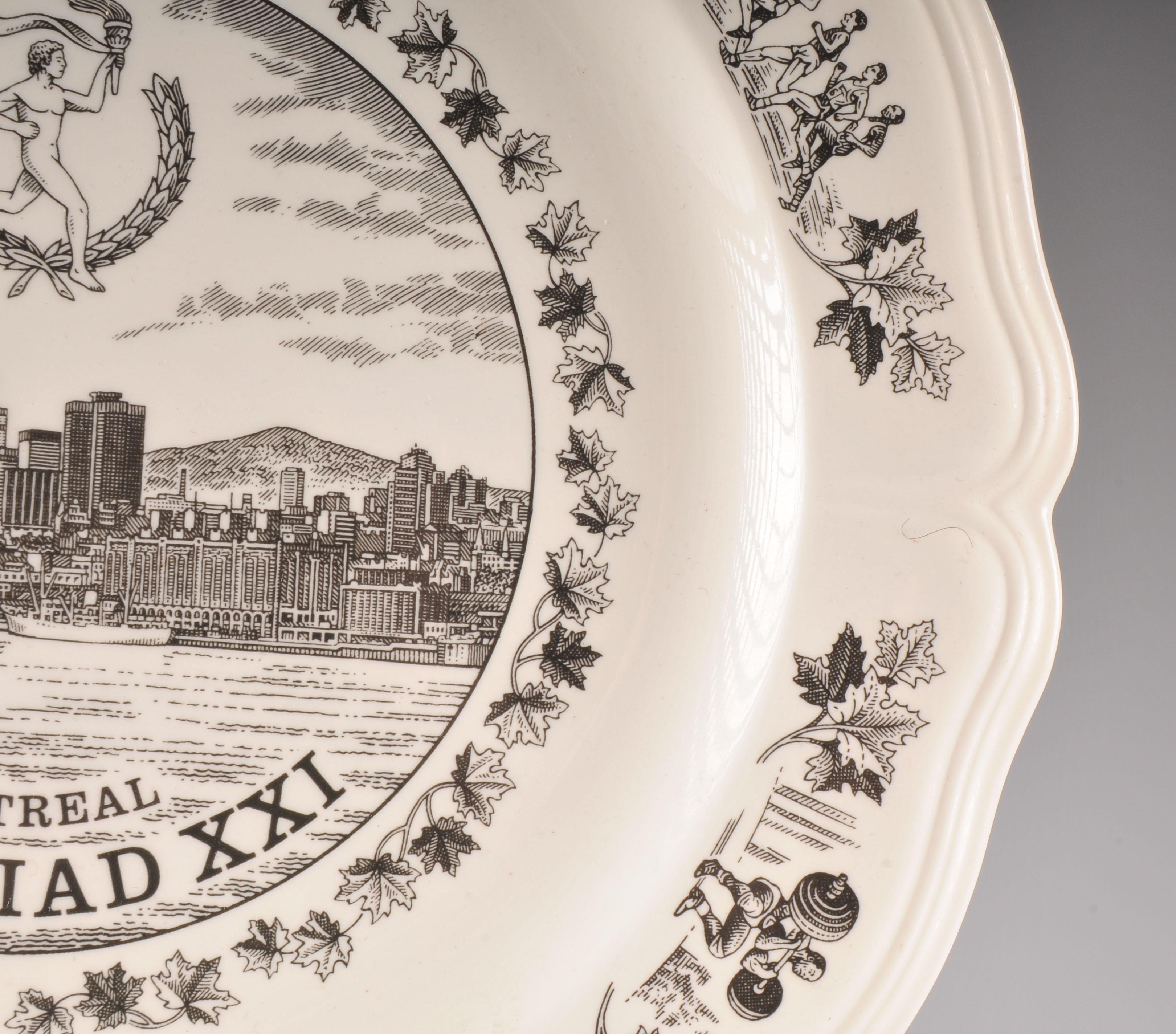 1976 Wedgwood Commemorative Plate of "XXI Olympiad in Montreal Canada" 