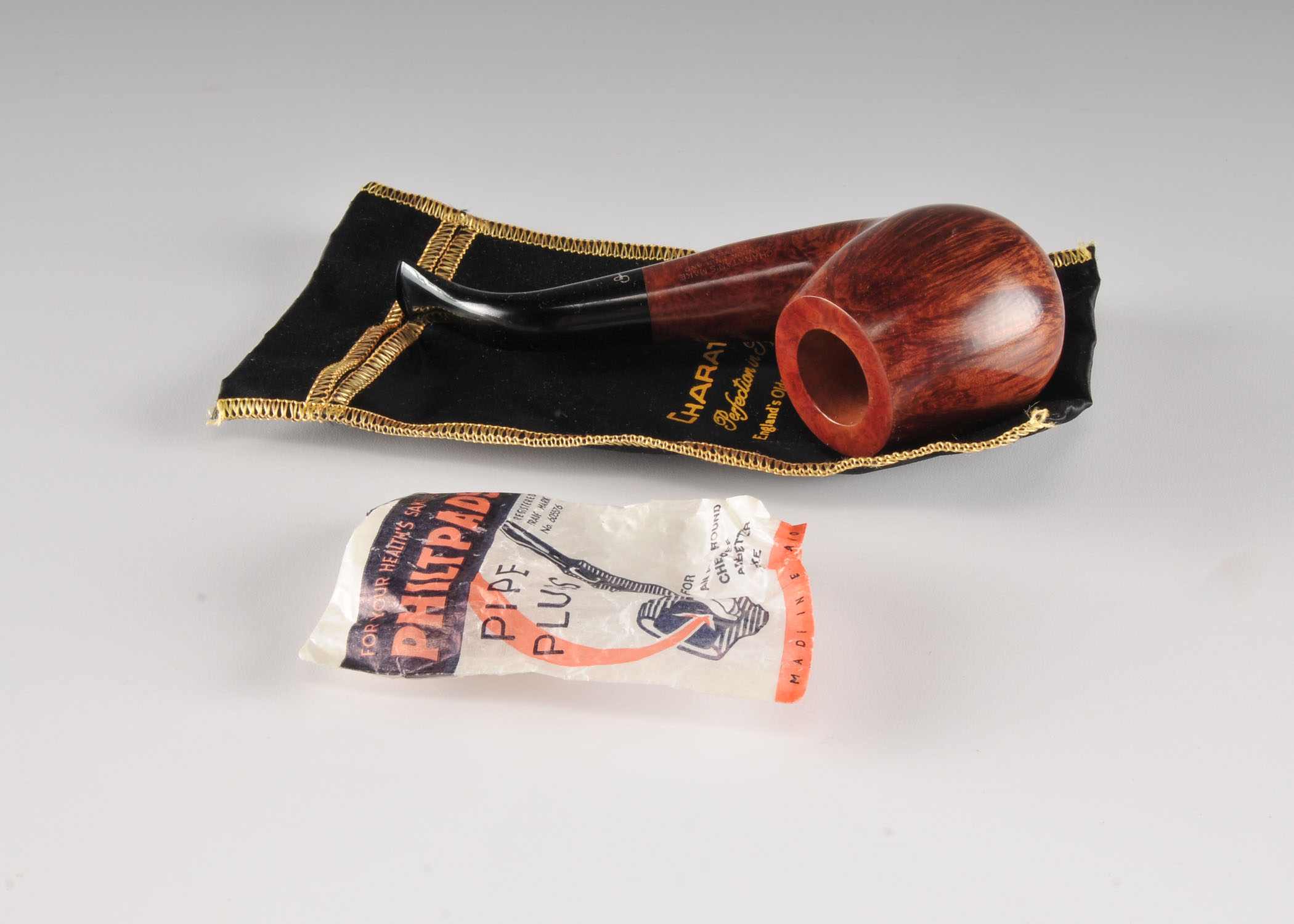 Vintage Charatan's Make Supreme 44 walnut pipe from London, England 