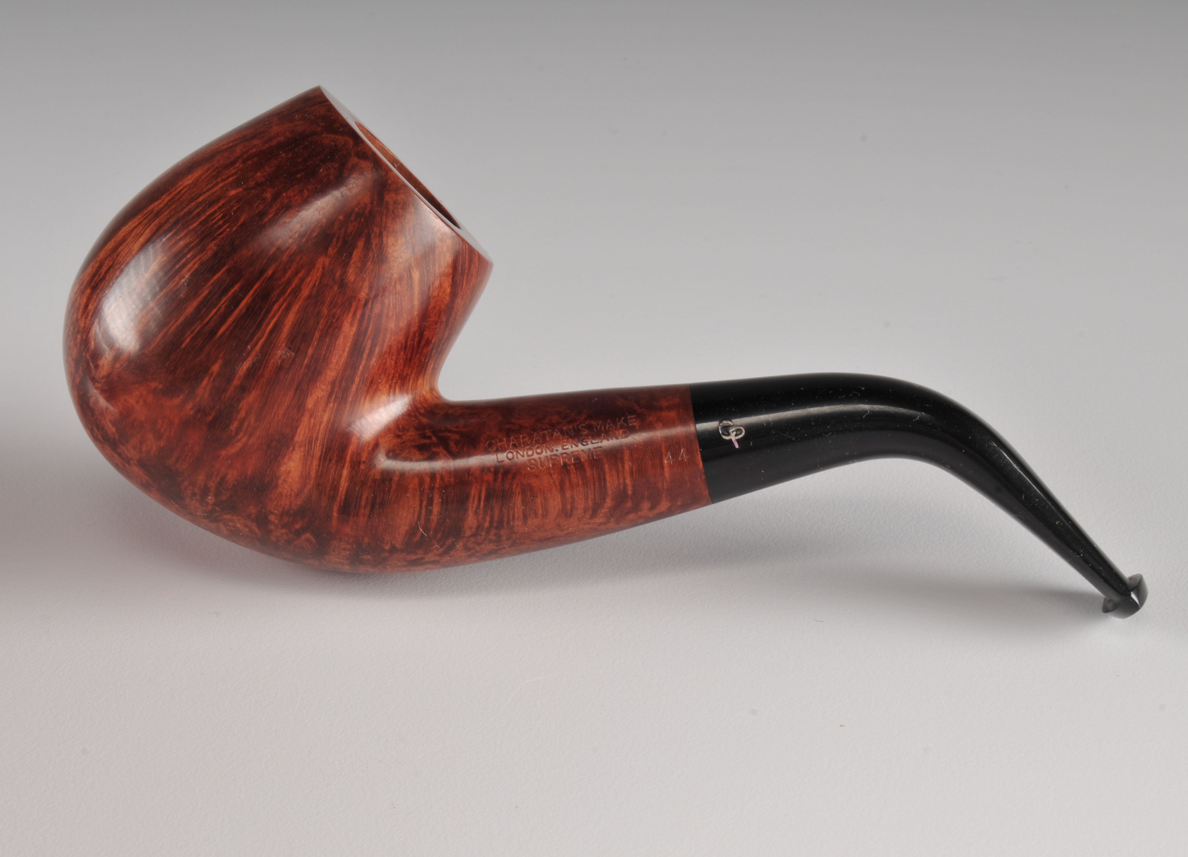 Vintage Charatan's Make Supreme 44 walnut pipe from London, England 