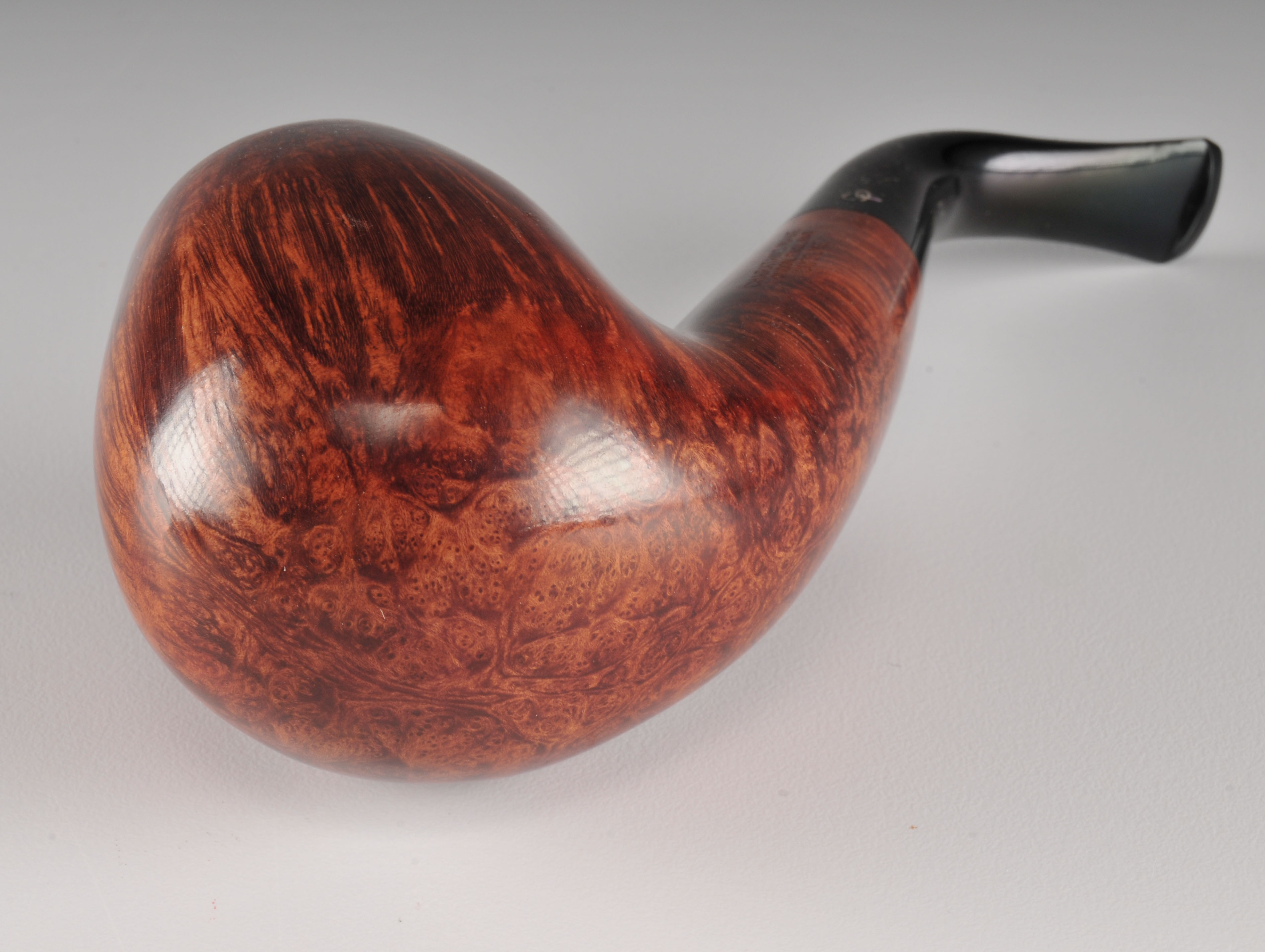 Vintage Charatan's Make Supreme 44 walnut pipe from London, England 