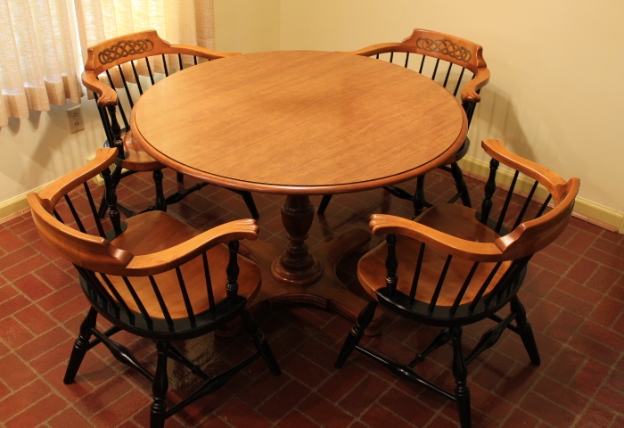Hitchcock Maple Chairs & Round Dining Table