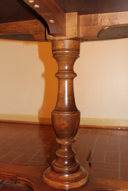 Hitchcock Maple Chairs & Round Dining Table