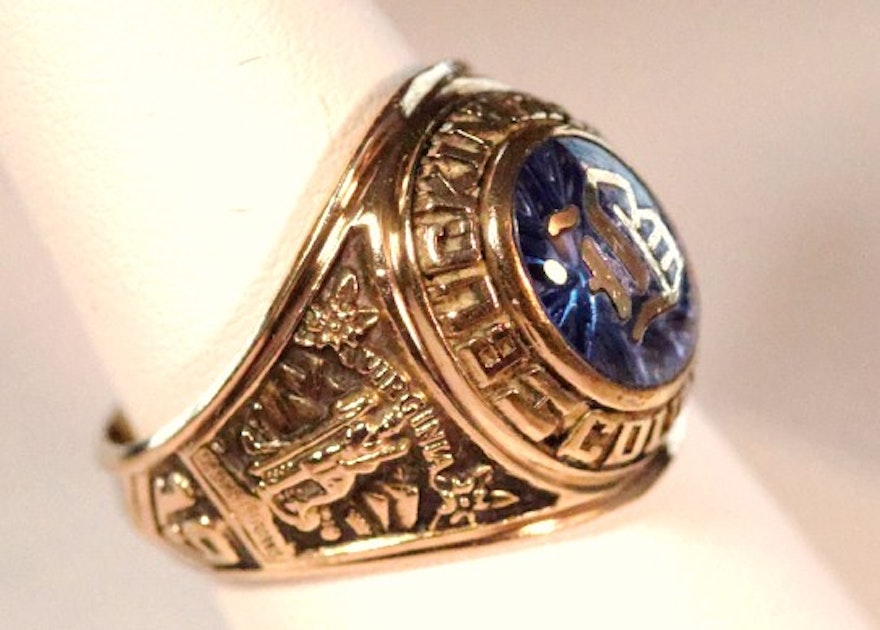 10K gold Class Ring with Blue stone to center