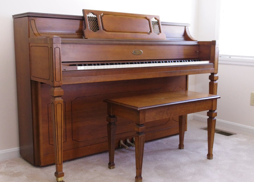 Lowrey upright deals piano