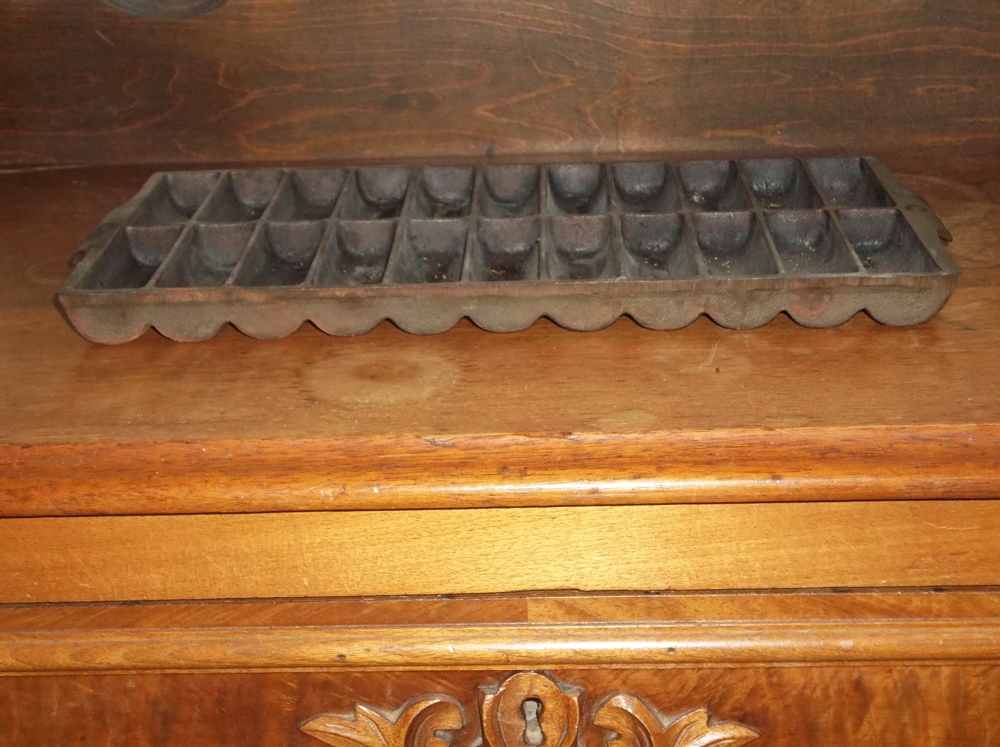 Antique Cast Iron Baking Pan 