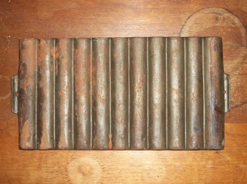 Antique Cast Iron Baking Pan 