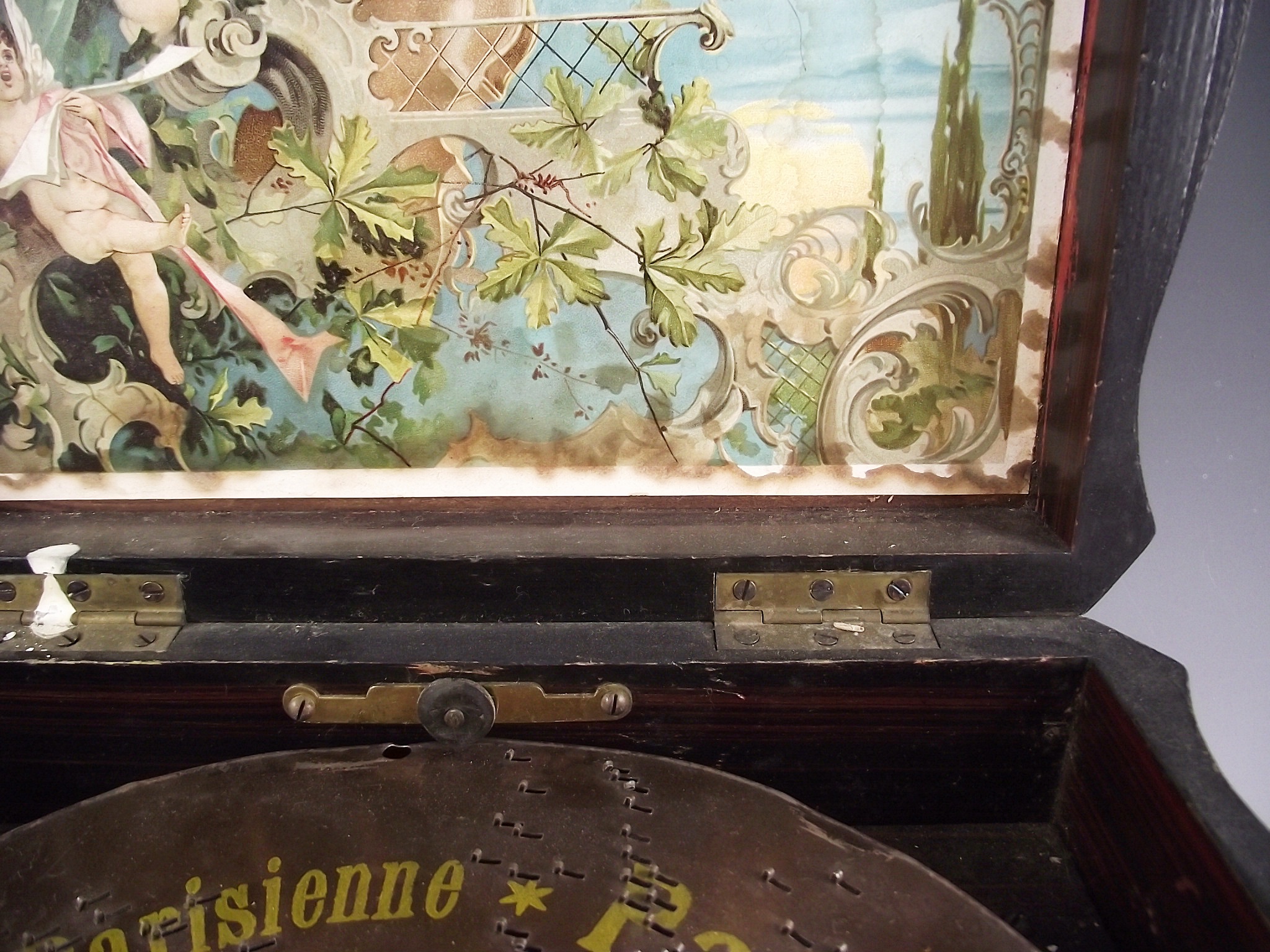 Late 1800s Victorian Polyphon music box.