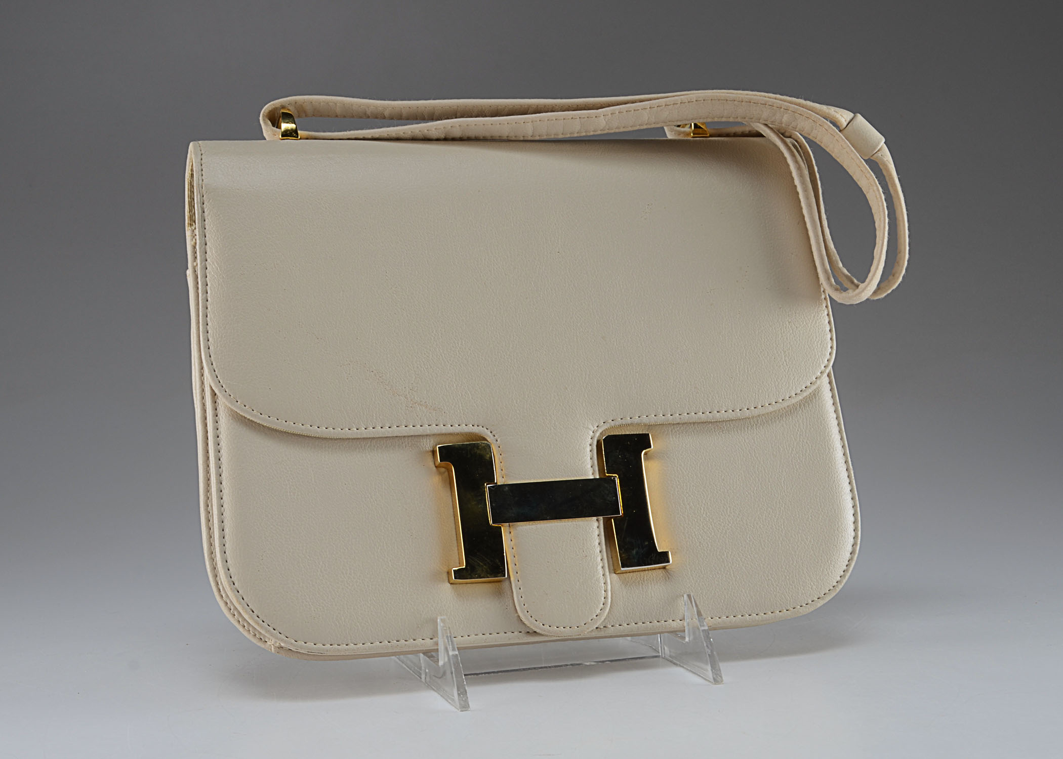 1960's vintage Meyers H buckle Constance style handbag in beige leather 