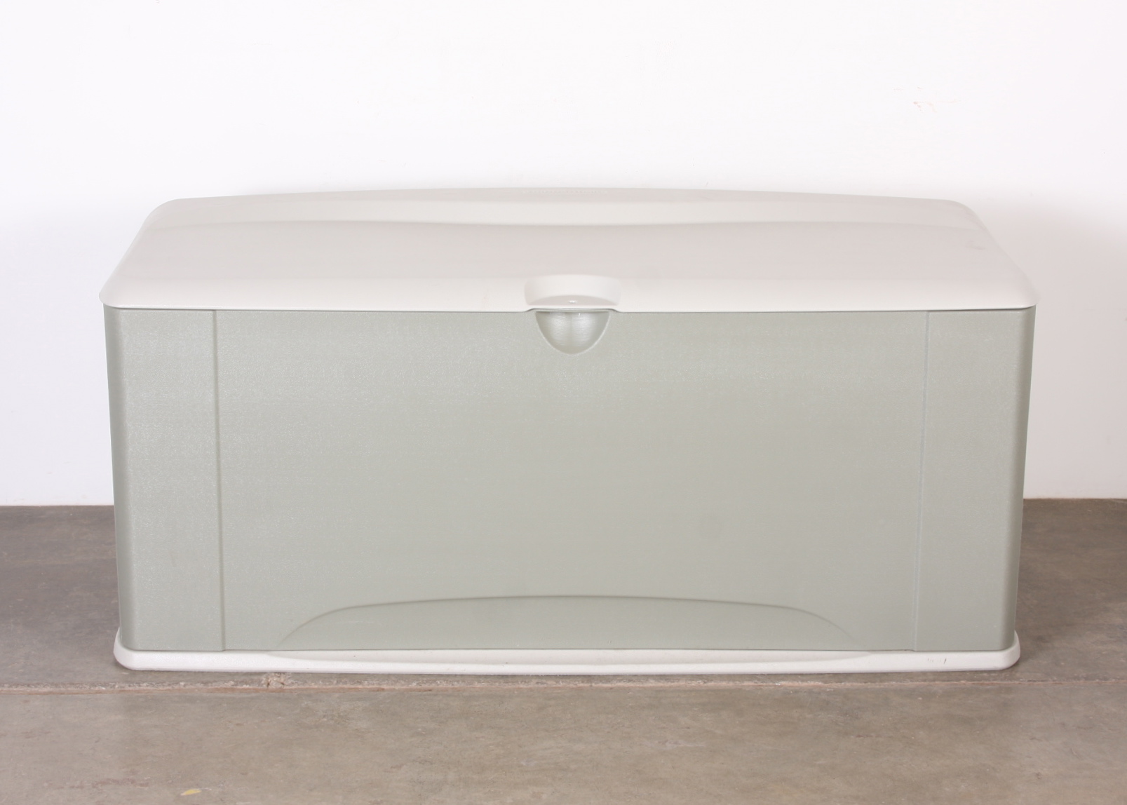 Large Rubbermaid Outdoor Storage Container