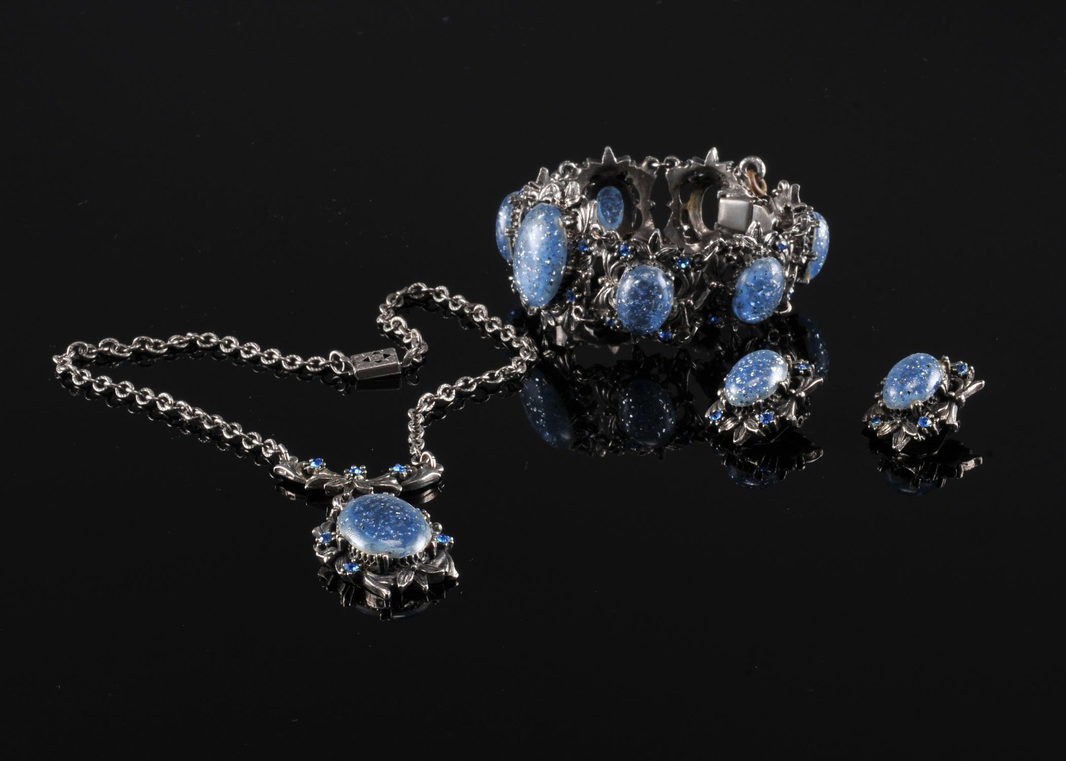 Grand Parure set including a necklace, earrings, and bracelet