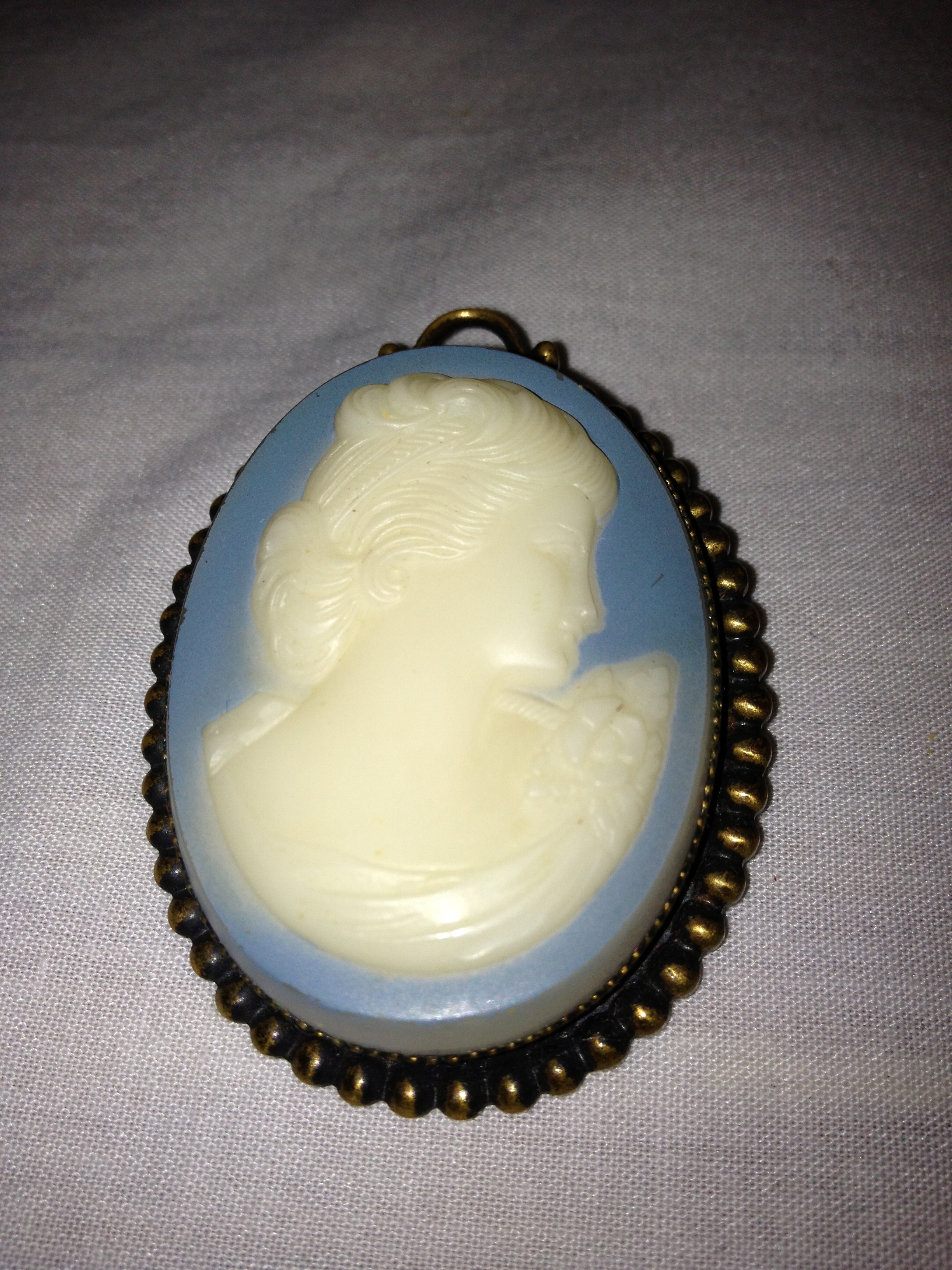 Vintage Look Bomae' Cameo Brooch