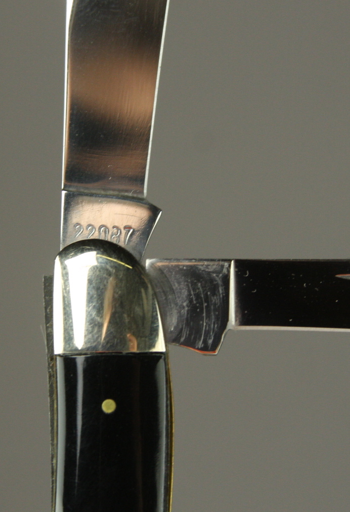 1971 Case XX Model 22087 two blade jack knife pocket knife with black composition handle