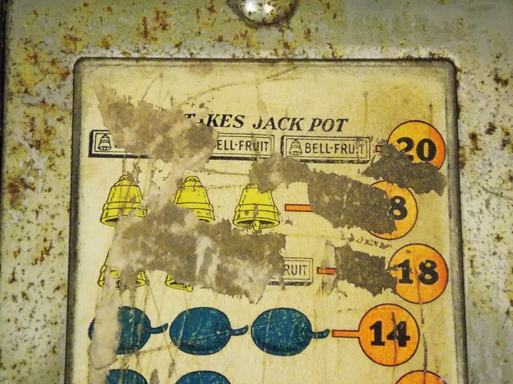 Fabulous and Fun Art Deco Slot Machine 