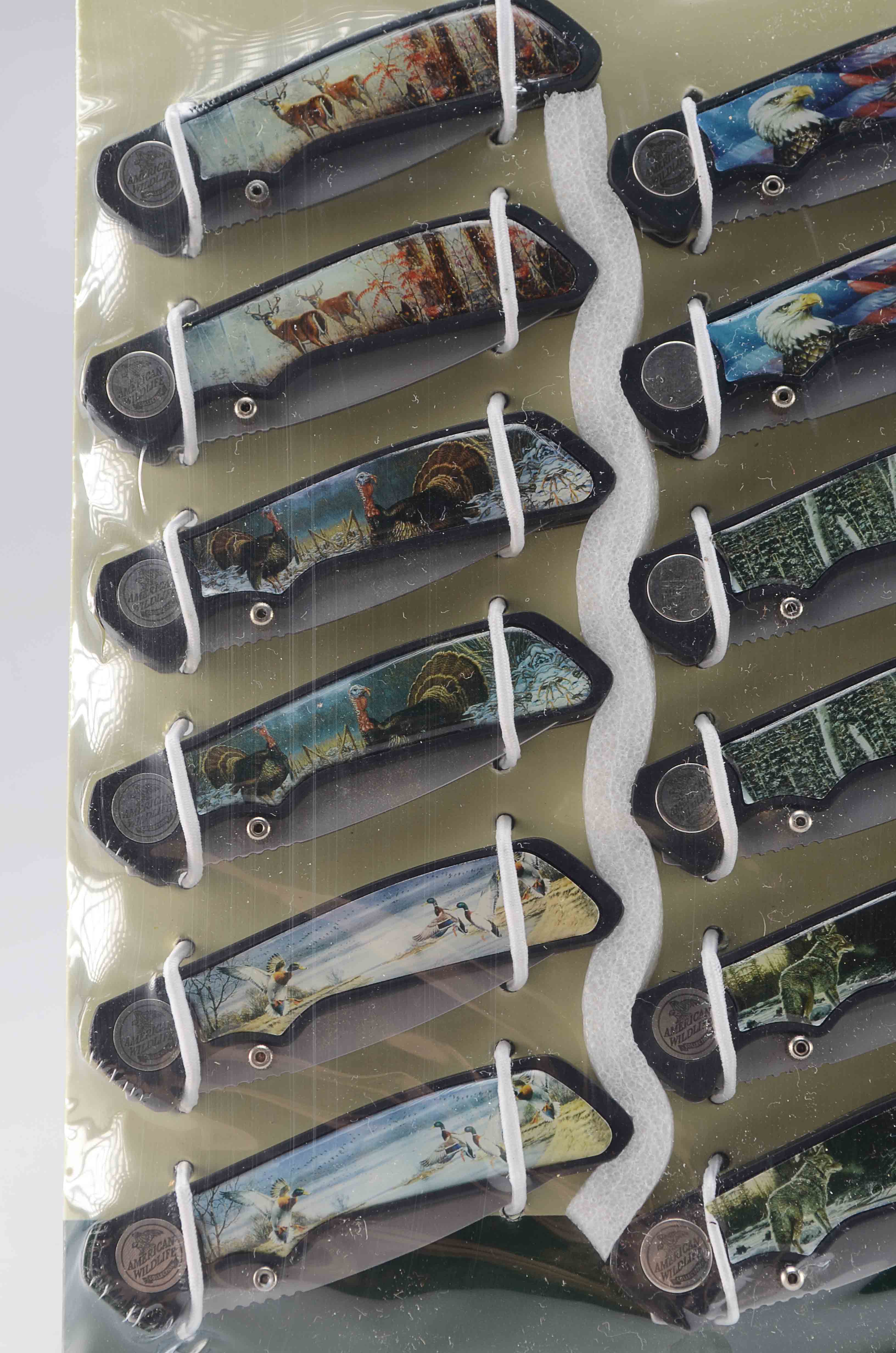 18 Wildlife Series Folding Knives