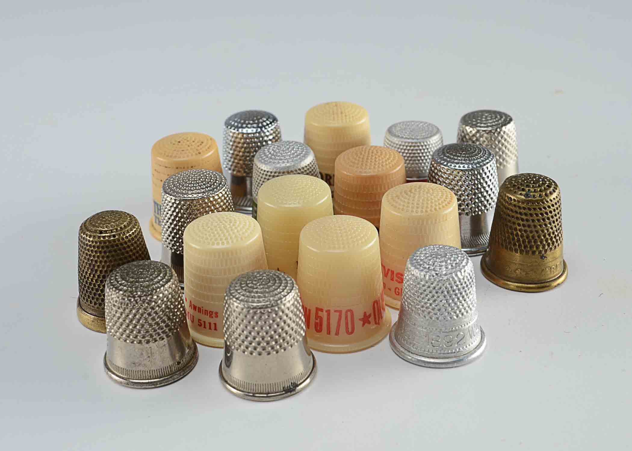 Collection Vintage Advertising & Various Size Sewing Thimbles