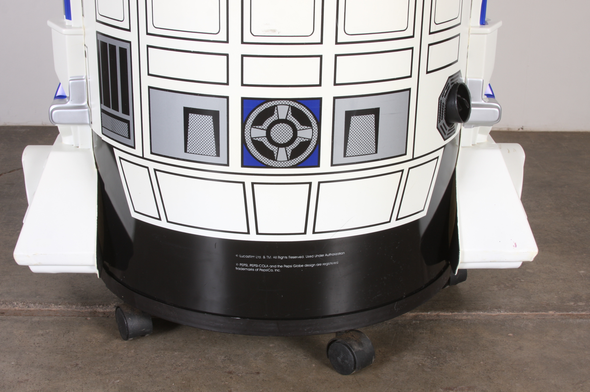 R2D2 Iceman Cooler Point Of Sale Pepsi Display Unit