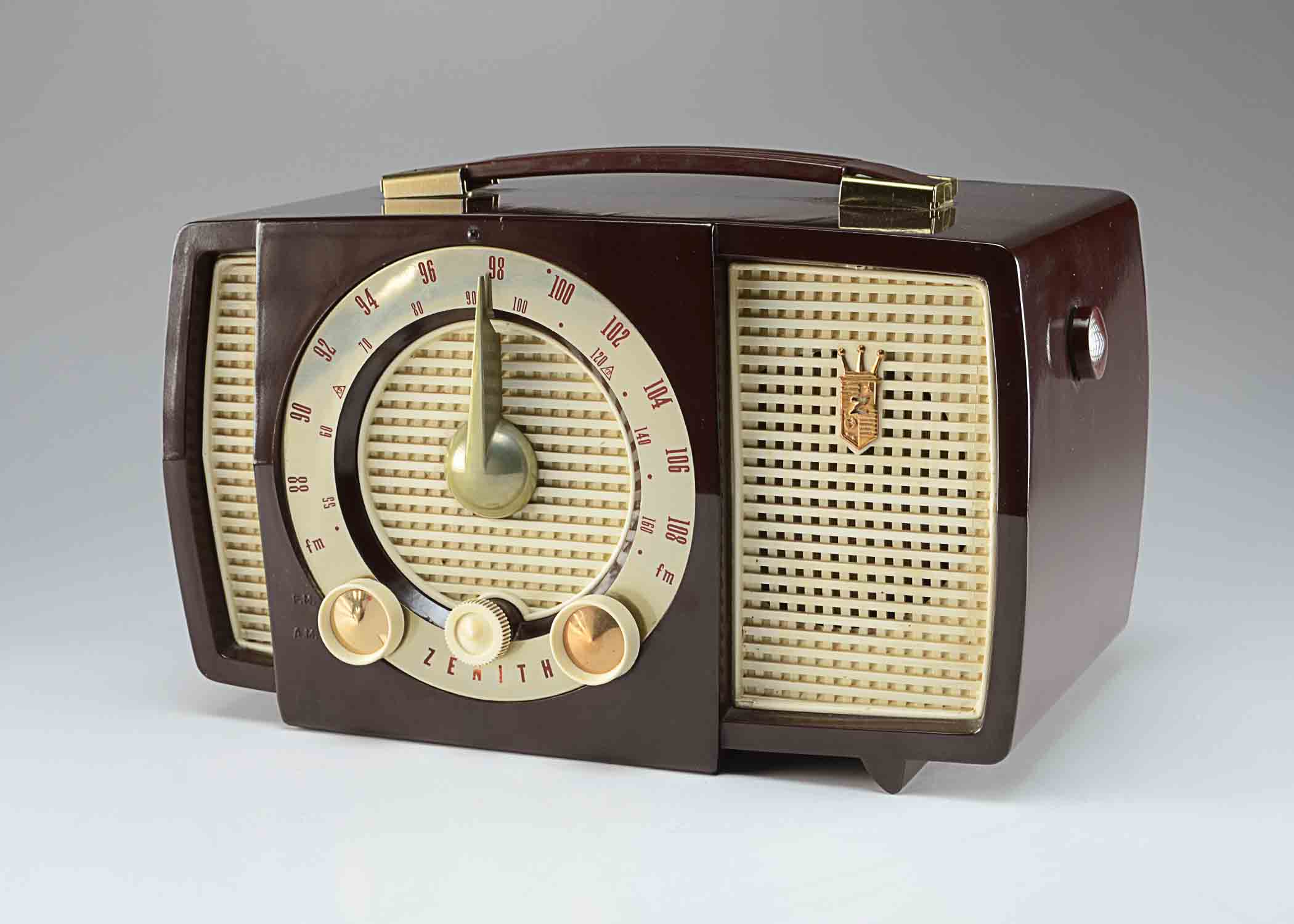 1956 Zenith Bakelite table top Tube Radio # S-40174 