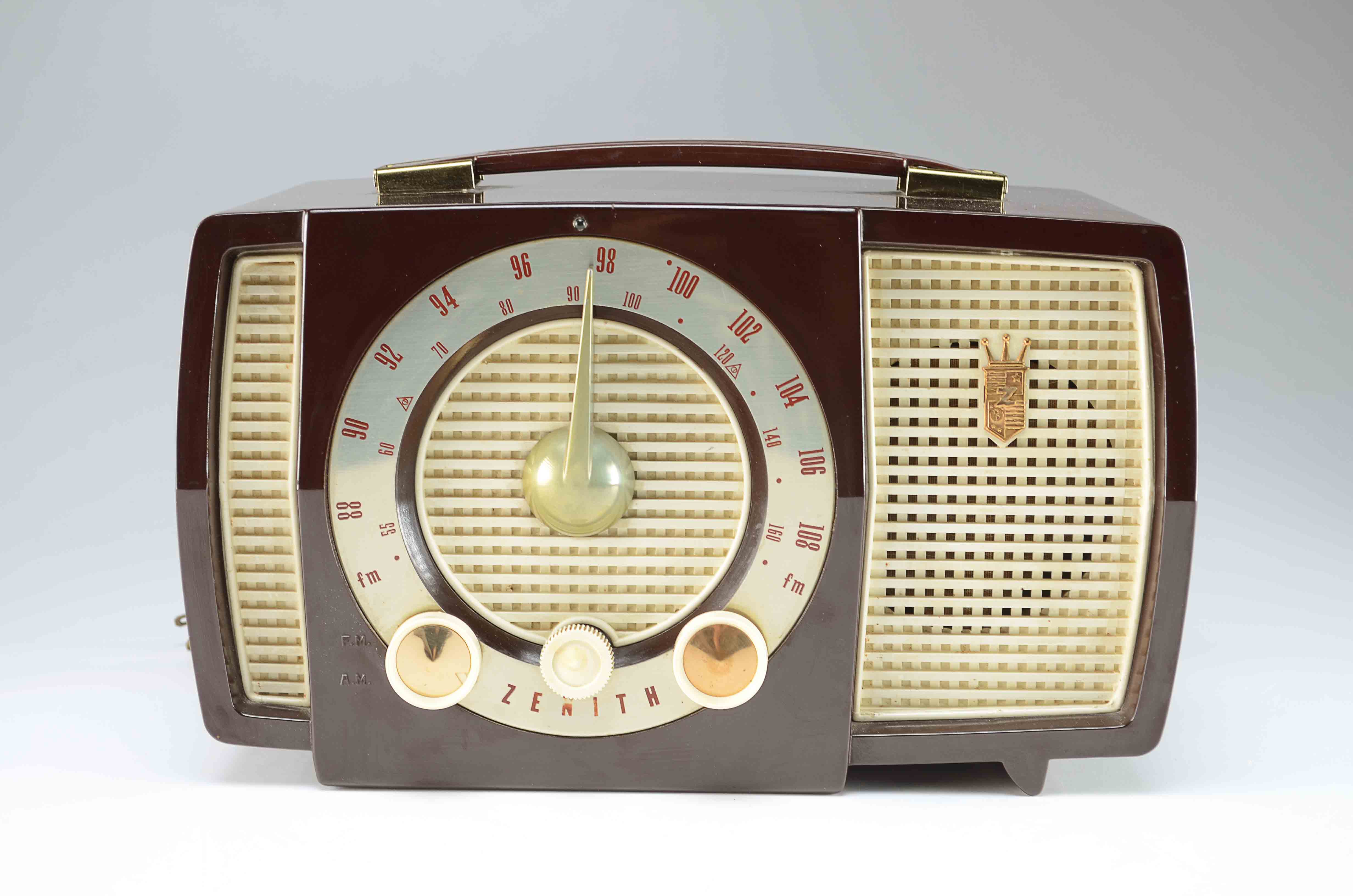 1956 Zenith Bakelite table top Tube Radio # S-40174 