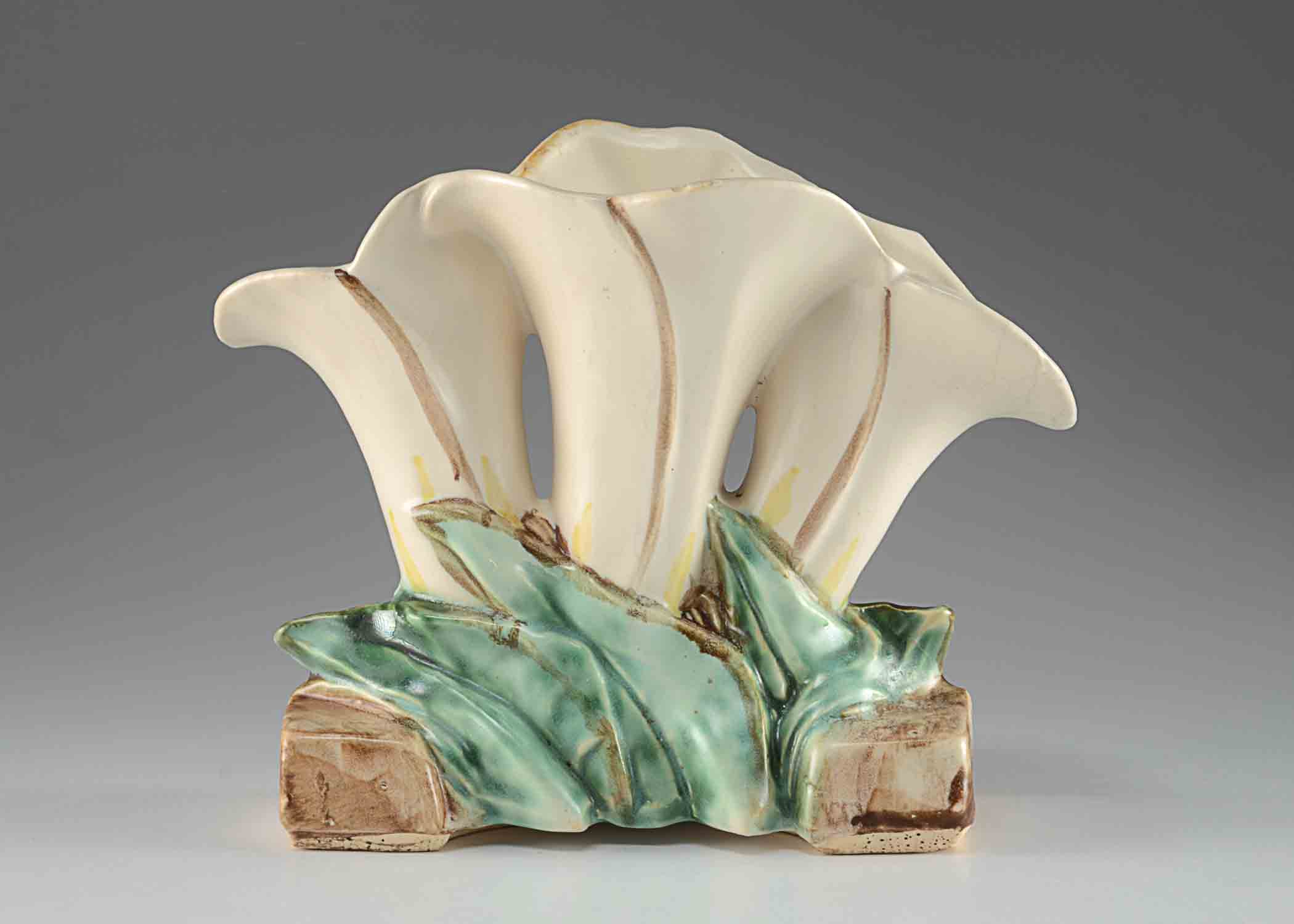 C 1940'S MCCOY ART POTTERY VASE TRIPLE CALLA LILY.