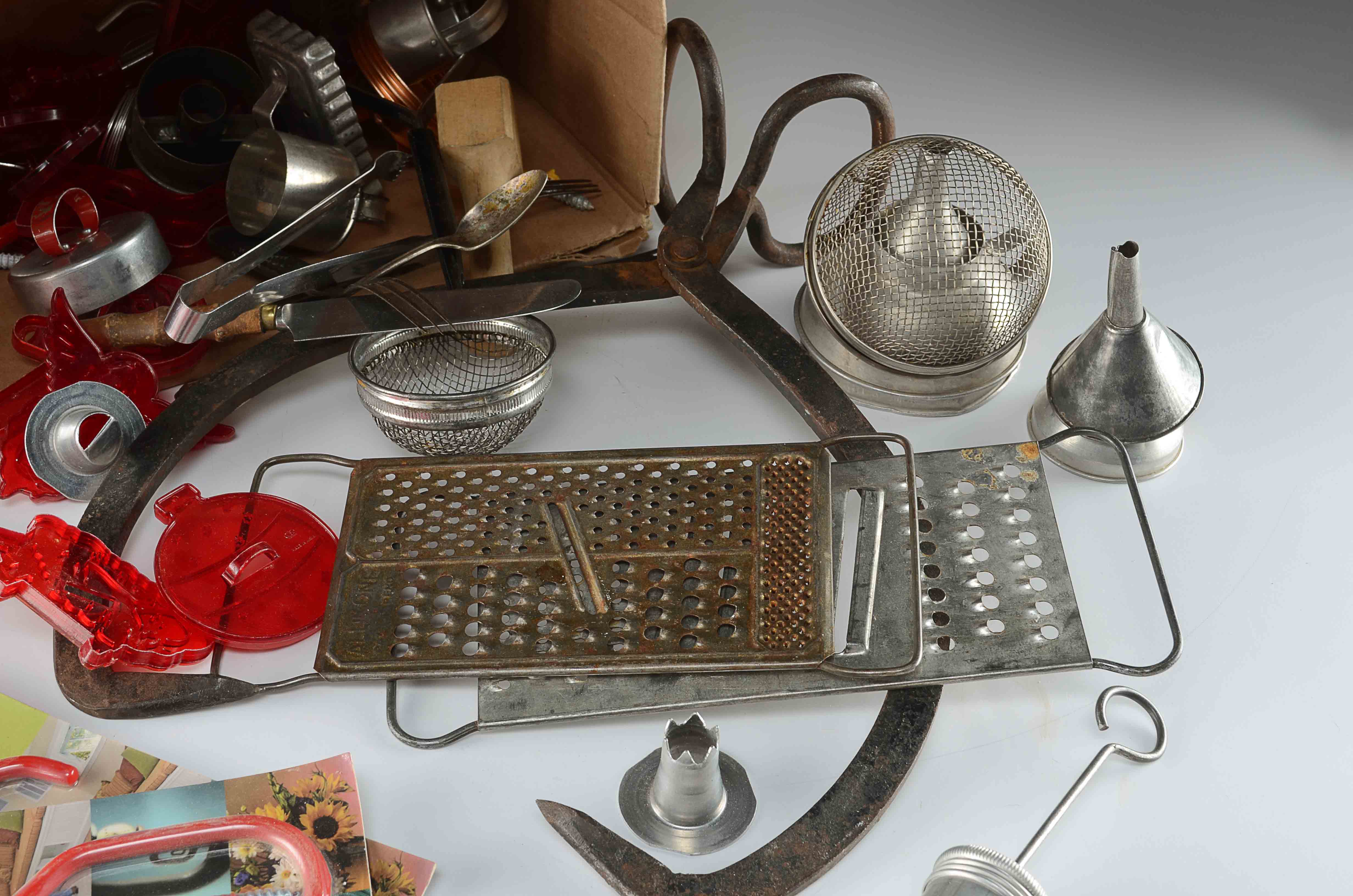 Assorted Vintage Kitchenalia