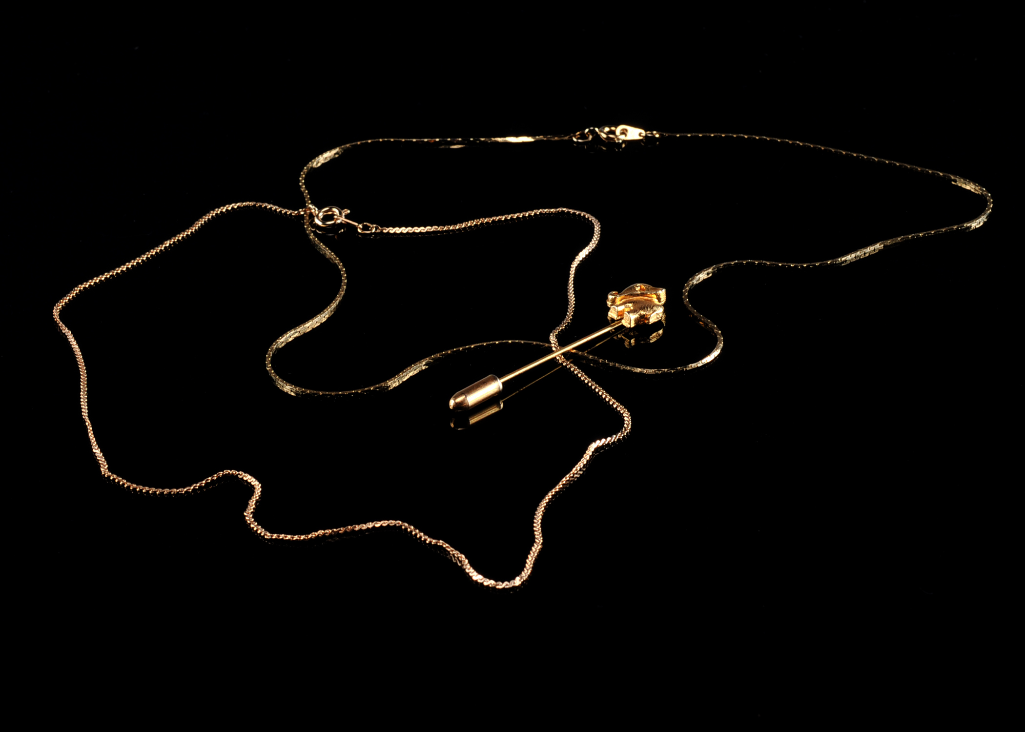 Gold Tone Elephant Stick Pin + 2 Presentation Chains