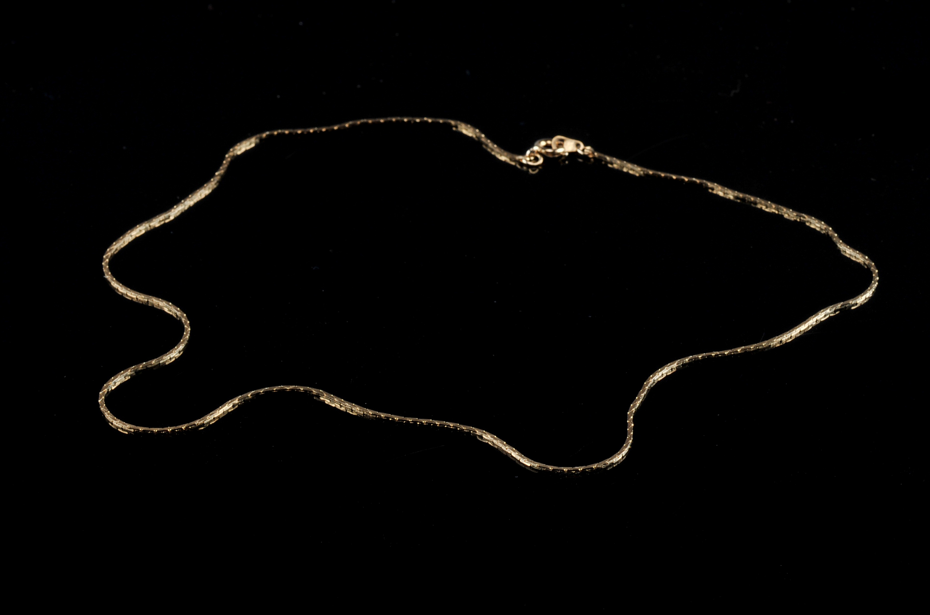 Gold Tone Elephant Stick Pin + 2 Presentation Chains