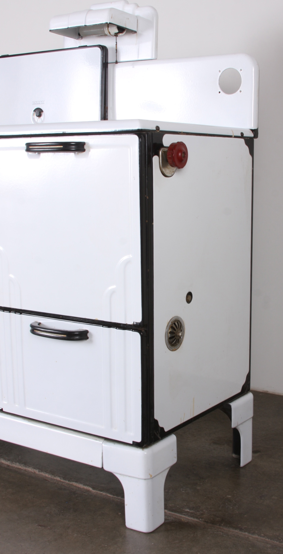 1940's Magic Chef gas stove in black and white 