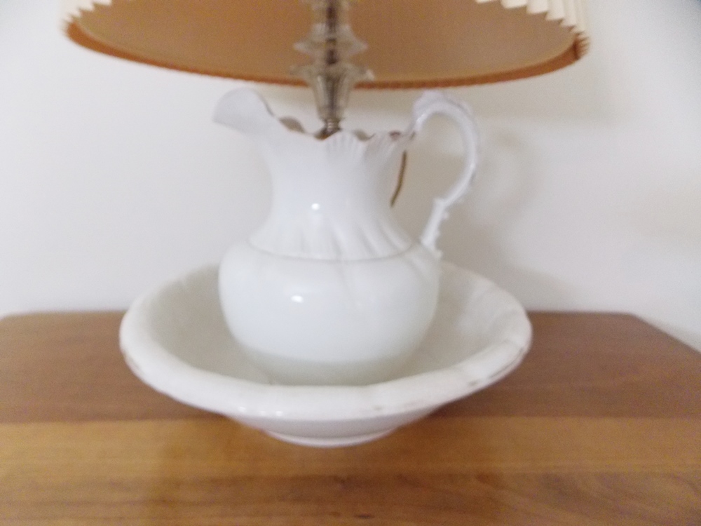 Wash Bowl and Pitcher Table Lamp