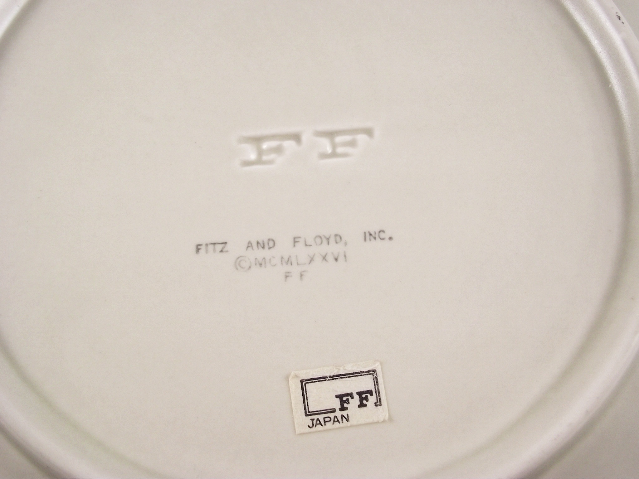 Fitz and Floyd lidded shell bowl and under plate.