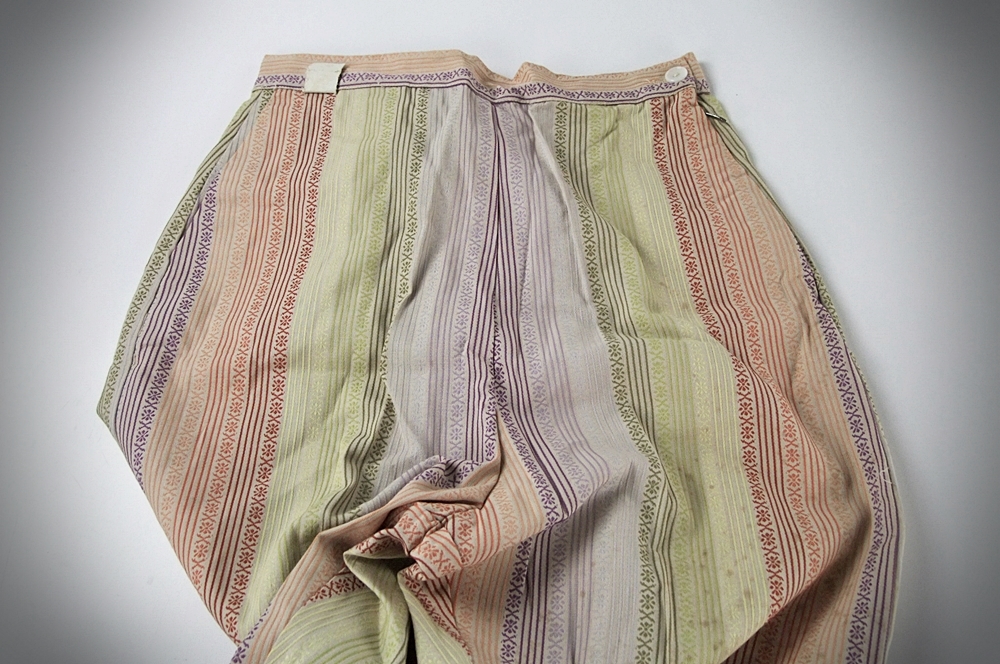 Five pair of cute vintage cropped pants in various colors